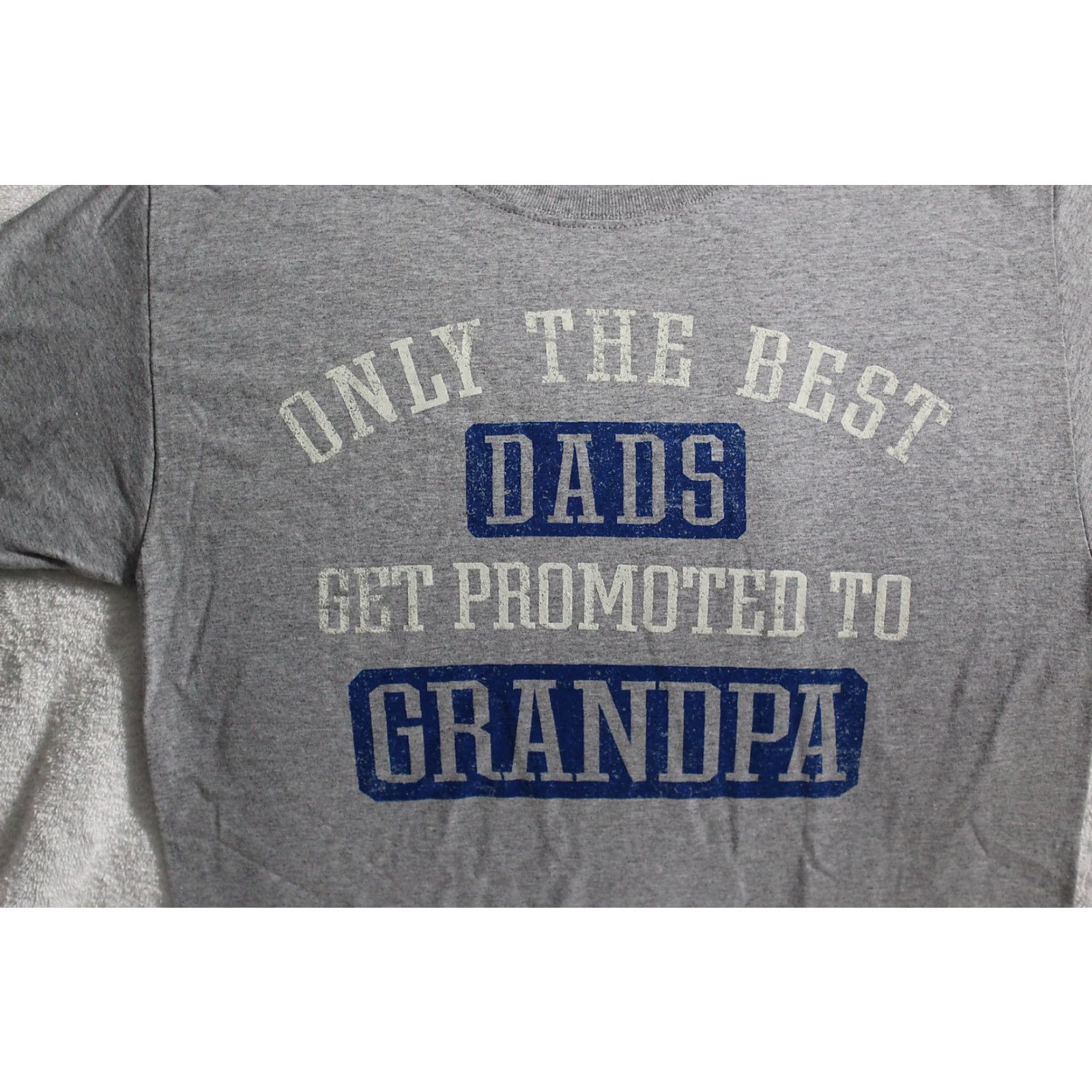 Vintage ONLY THE BEST DADS GET PROMOTED TO GRANDPA T-SHIRT Size US S / EU 44-46 / 1 - 2 Thumbnail