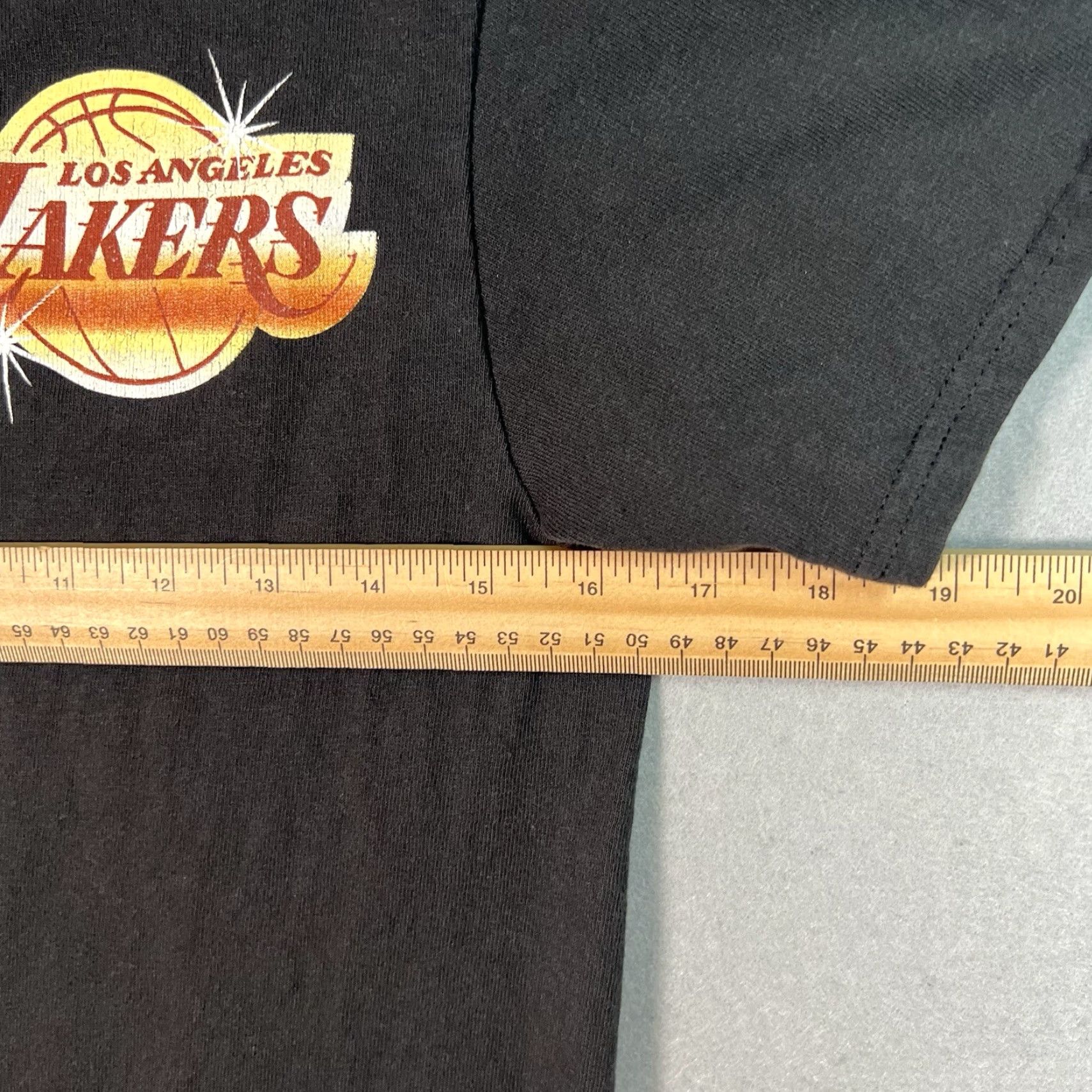Vintage Ultra Game Los Angeles Lakers Lebron James T Shirt Adult Small Black Mens Size US S / EU 44-46 / 1 - 3 Thumbnail