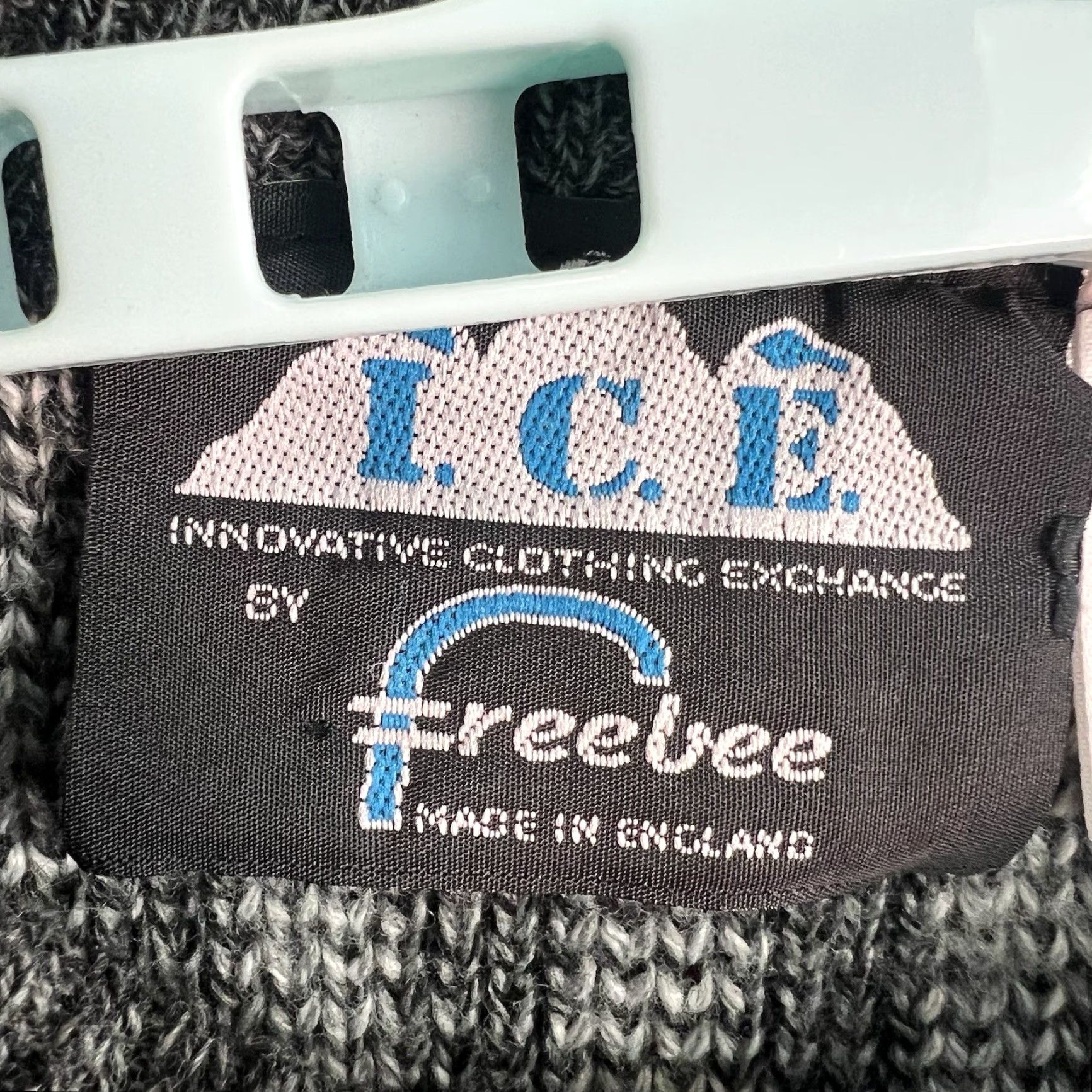 Vintage VINTAGE Freebee I.C.E Geometric Pullover Sweater Men’s L Grey UK Made Size US L / EU 52-54 / 3 - 5 Thumbnail