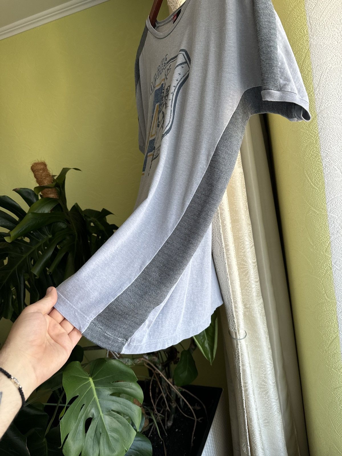 Diesel Rare Diesel Vintage Shield Logo Avant Garde Japanese Tee Y2K Size US L / EU 52-54 / 3 - 9 Thumbnail