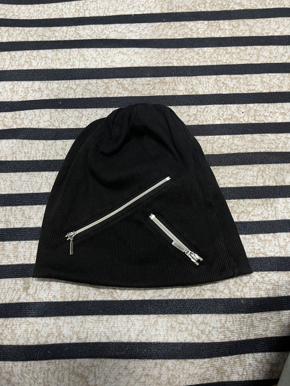 If Six Was Nine 2000s SEMANTIC DESIGN STAGGER MULTI ZIPPER BEANIE HAT Size ONE SIZE - 2 Thumbnail