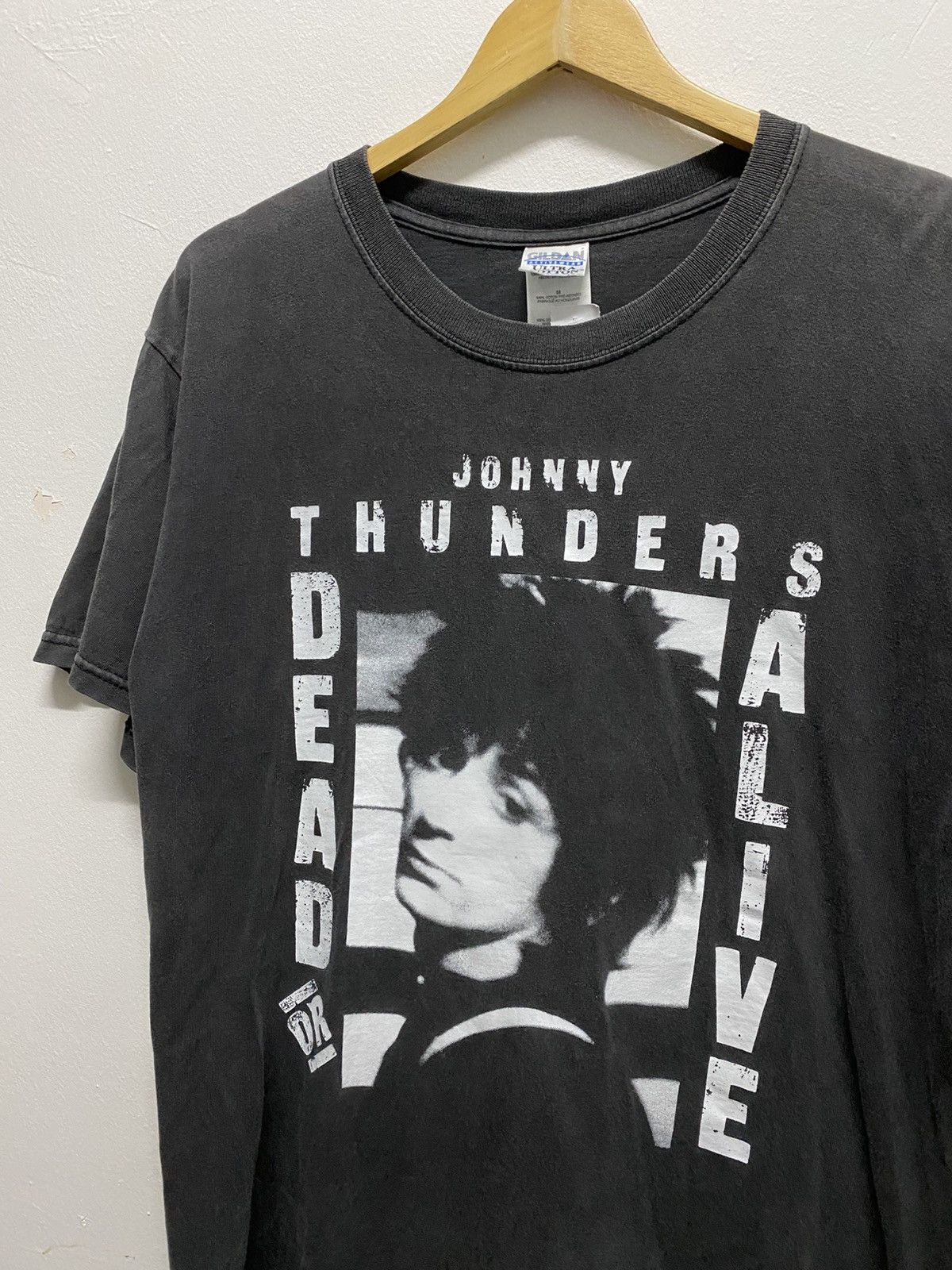 Band Tees VINTAGE JOHNNY THUNDERS BAND T SHIRT NEW YORK DOLLS Size US M / EU 48-50 / 2 - 3 Thumbnail