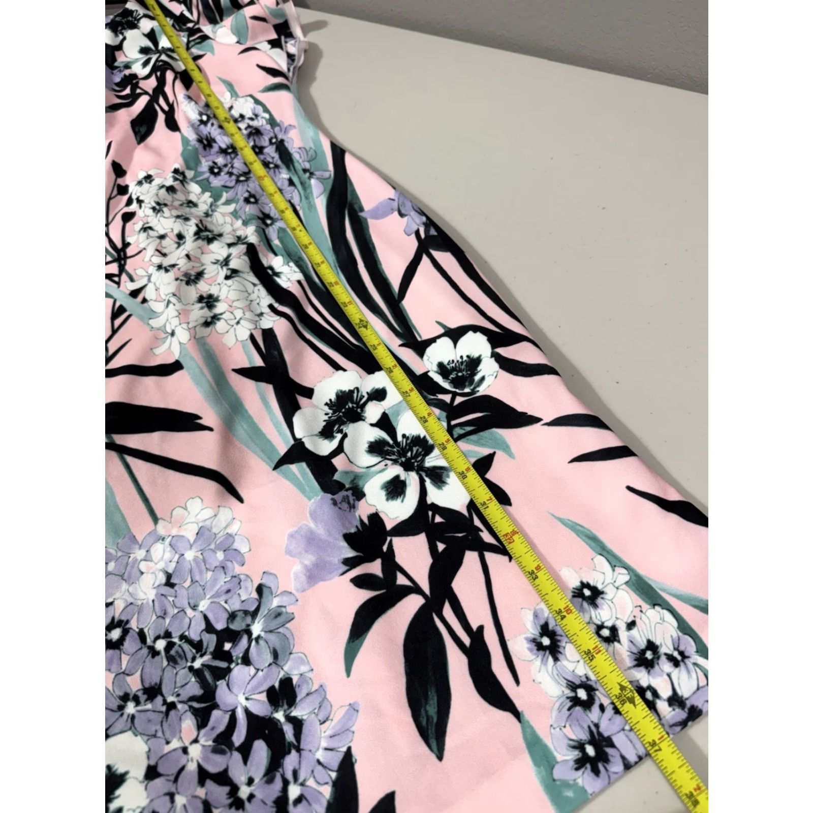 Tommy Hilfiger Tommy Hilfiger Floral Print Ruffled Dress WOMEN 6 Pink Black Knee Length Shirt? Size M / US 6-8 / IT 42-44 - 3 Thumbnail