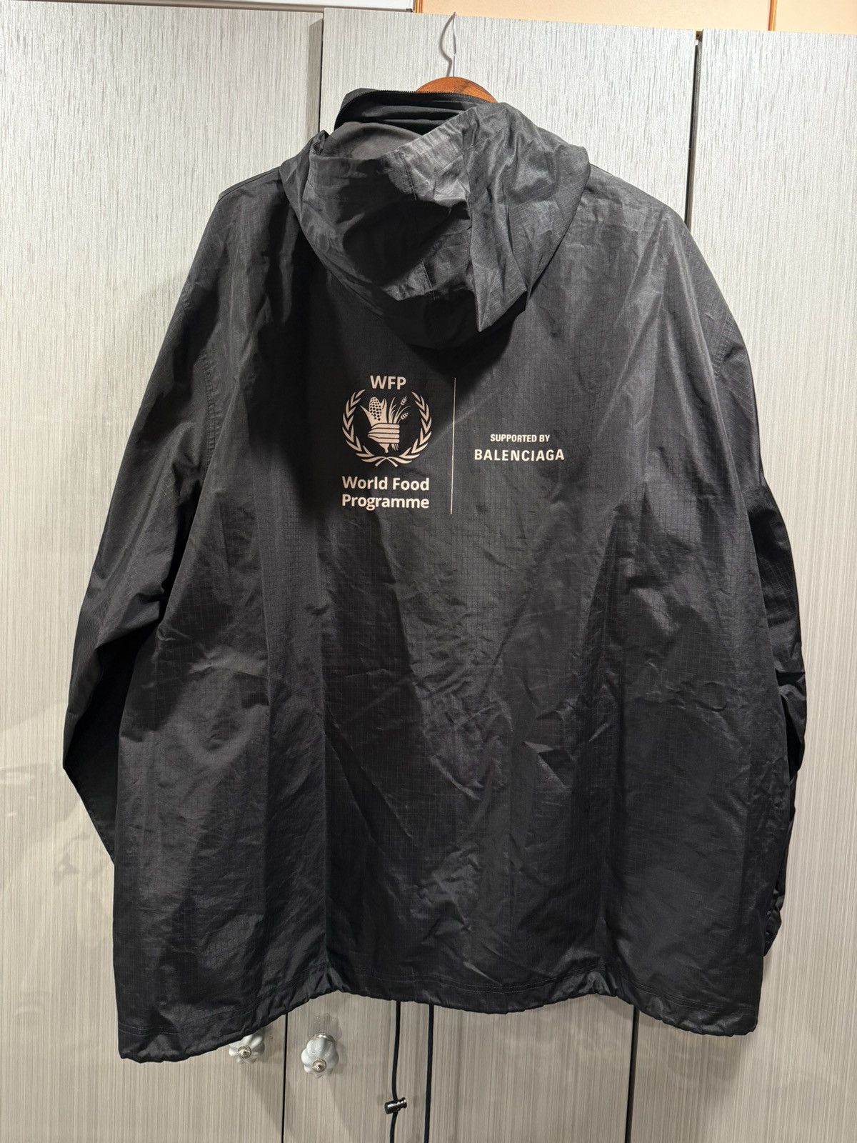 Balenciaga Balenciaga Oversized World Food Programme Windbreaker Size US M / EU 48-50 / 2 - 1 Thumbnail