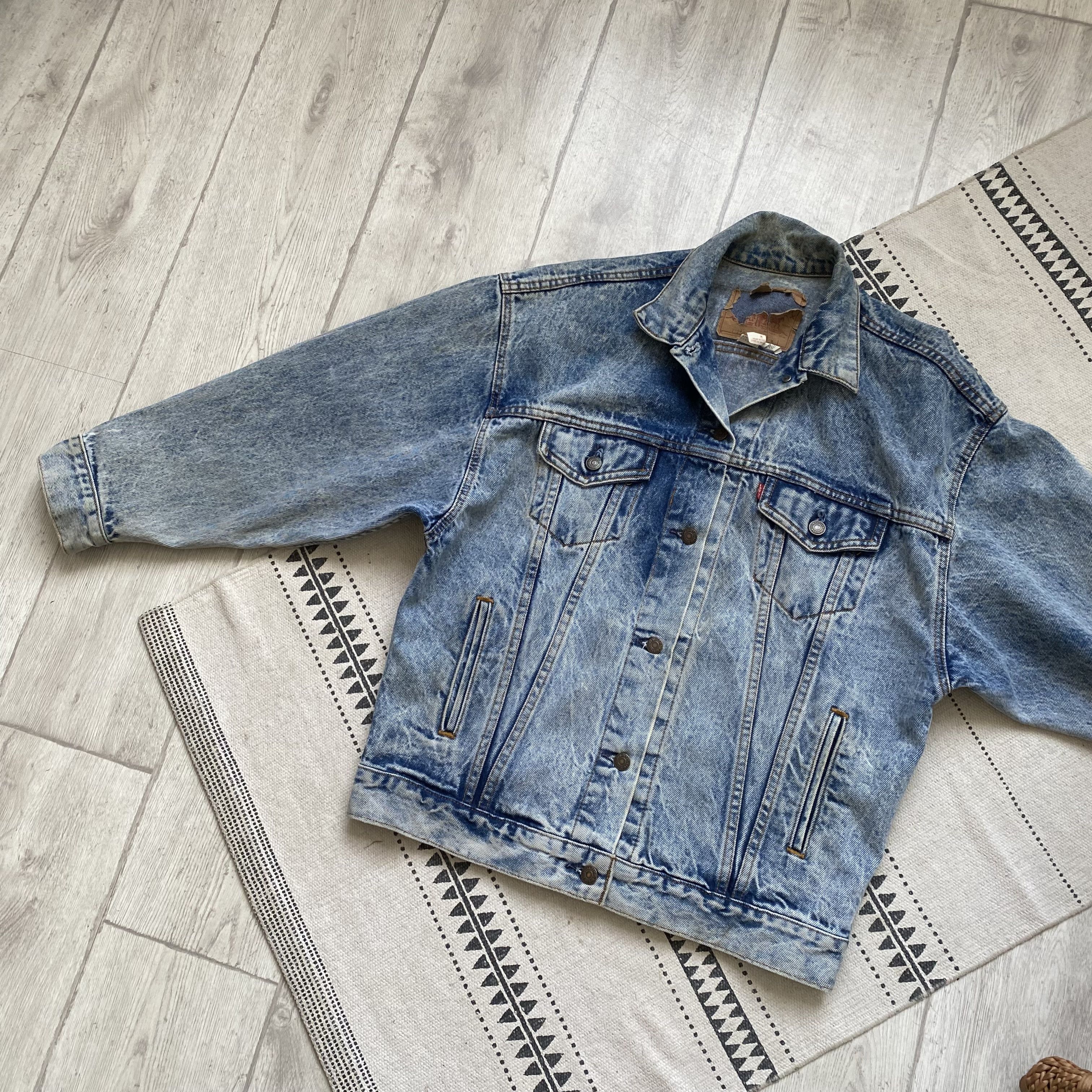 Levi's Vintage Clothing Vintage 80s Levis Trucker denim jacket distressed Size US M / EU 48-50 / 2 - 8 Thumbnail