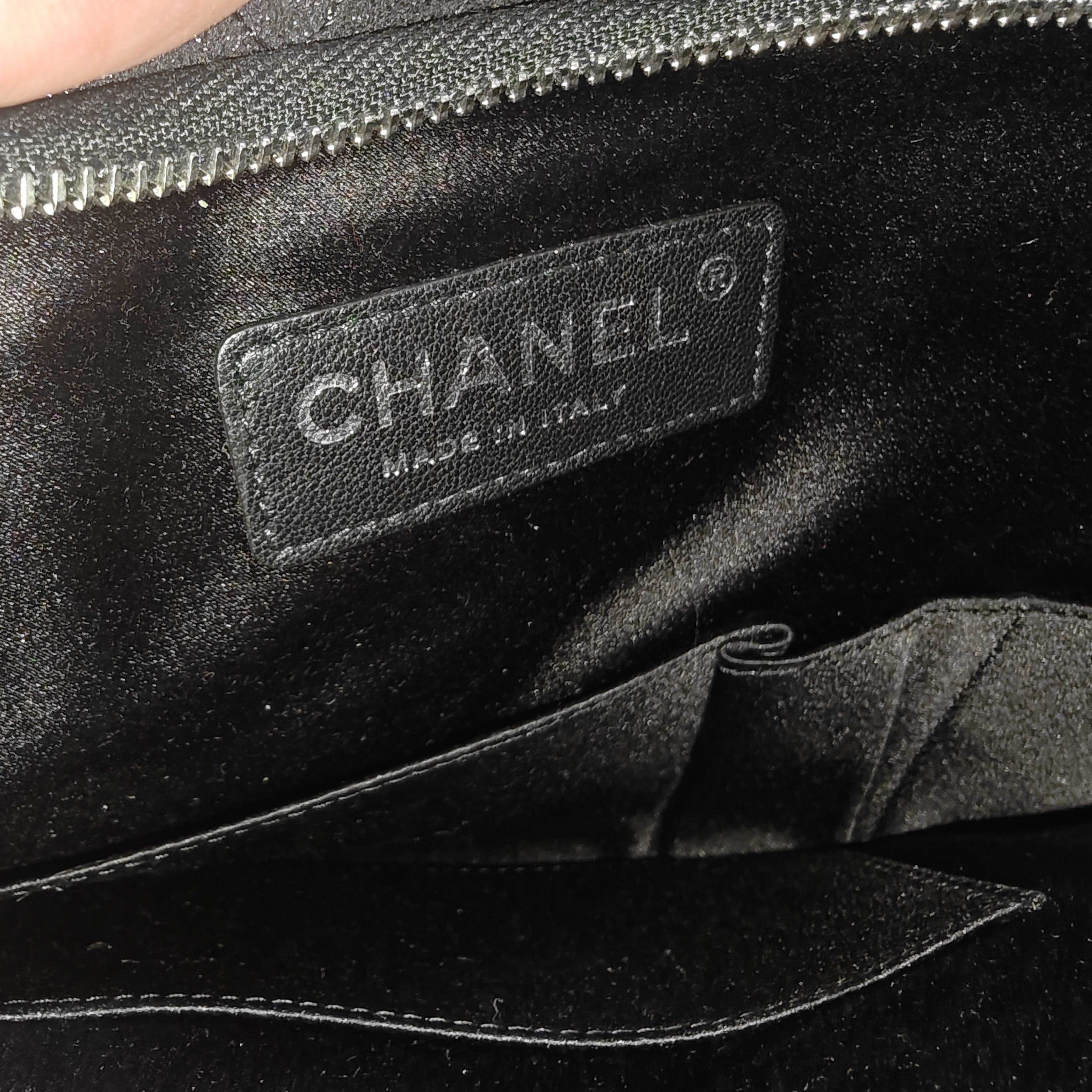 Chanel Chanel 2018 Limited Dripping Chains Crystal Logo O Case Size ONE SIZE - 5 Thumbnail