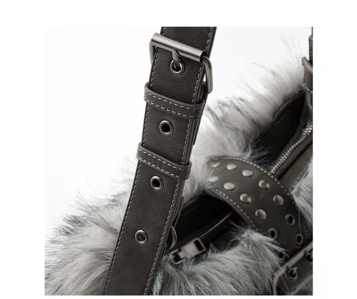 Japanese Brand Faux fur shoulder bag with buckle Size ONE SIZE - 4 Thumbnail
