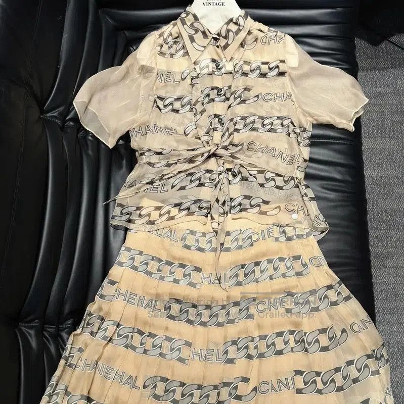 Chanel Chanel Silk Chain Print Shirt . Size M / US 6-8 / IT 42-44 - 4 Thumbnail