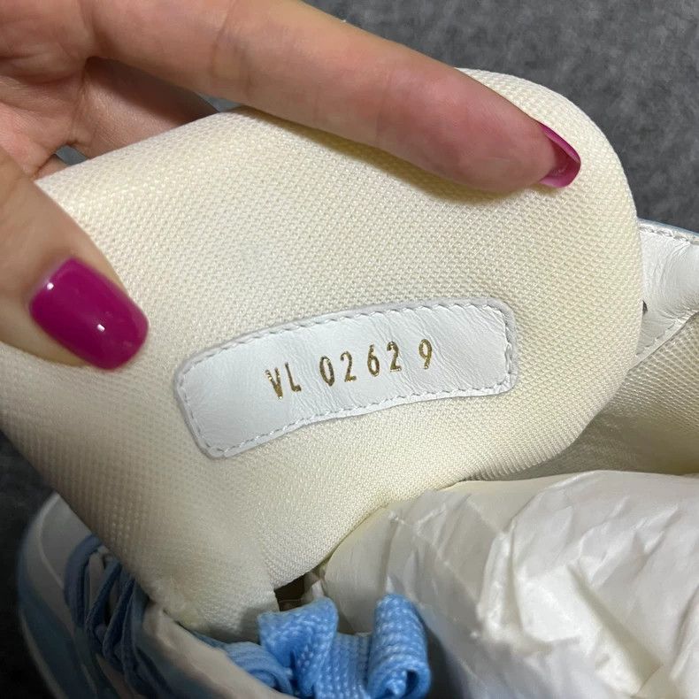 Louis Vuitton Louis Vuitton Sky-blue Trainer cowhide embossed lace-up lo Size US 7 / EU 40 - 4 Thumbnail