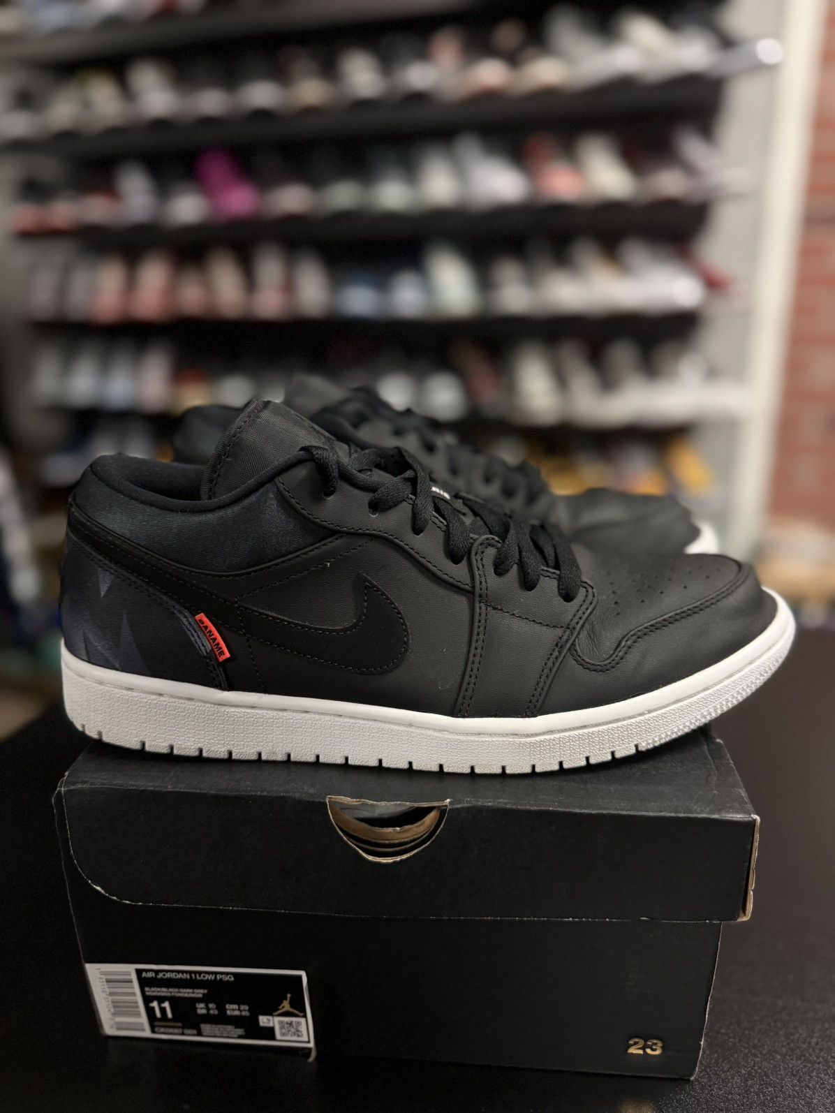 Jordan Low PSG Paris RARE Size 11 Black 🧼