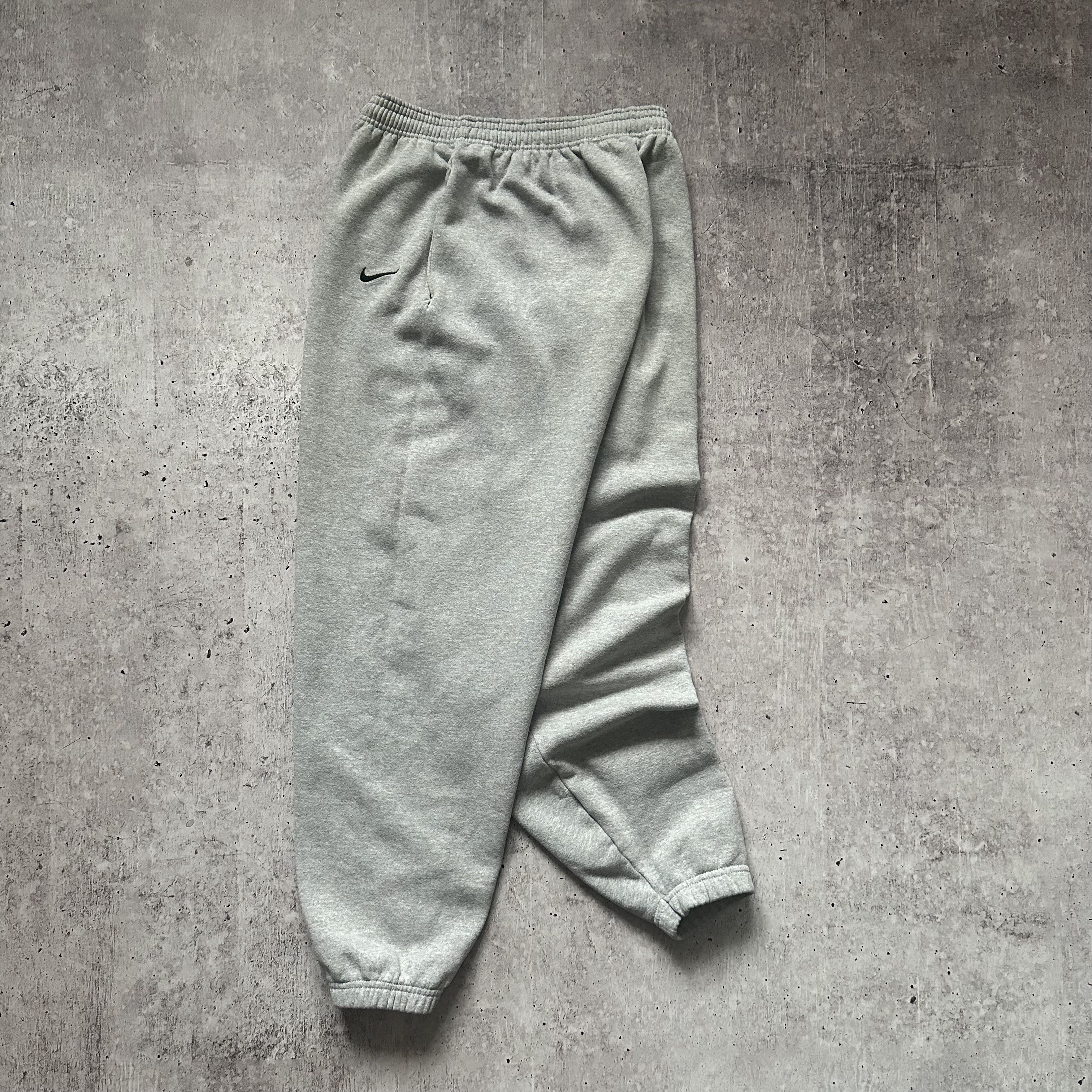 Nike Rare Nike Classic 90s Baggy Sweatpants Black Swoosh Joggers Size US 34 / EU 50 - 1 Thumbnail