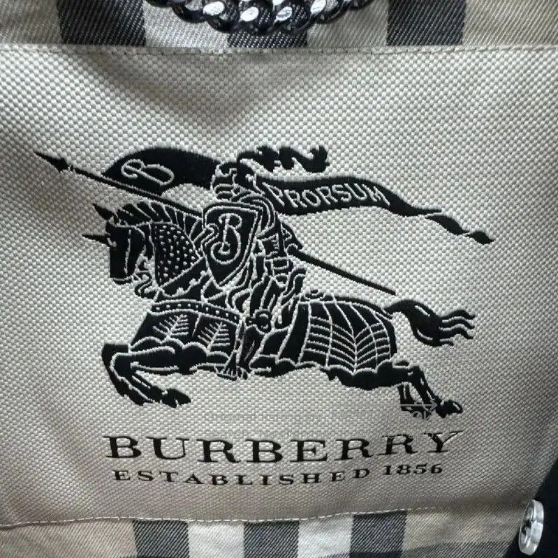 Burberry Burberry Women's Black Trench Coat M Size. Size M / US 6-8 / IT 42-44 - 5 Thumbnail