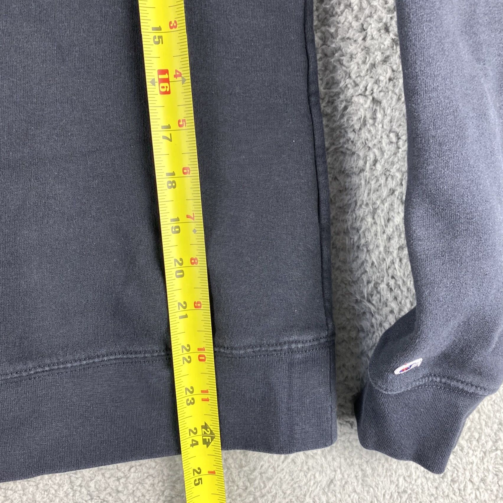 Champion VINTAGE Champion Sweatshirt Shirt Women L Long Sleeve Graphic Faded Black 38-39 Logo Outdoor Sports Mens Women Girls Size L / US 10 / IT 46 - 6 Thumbnail