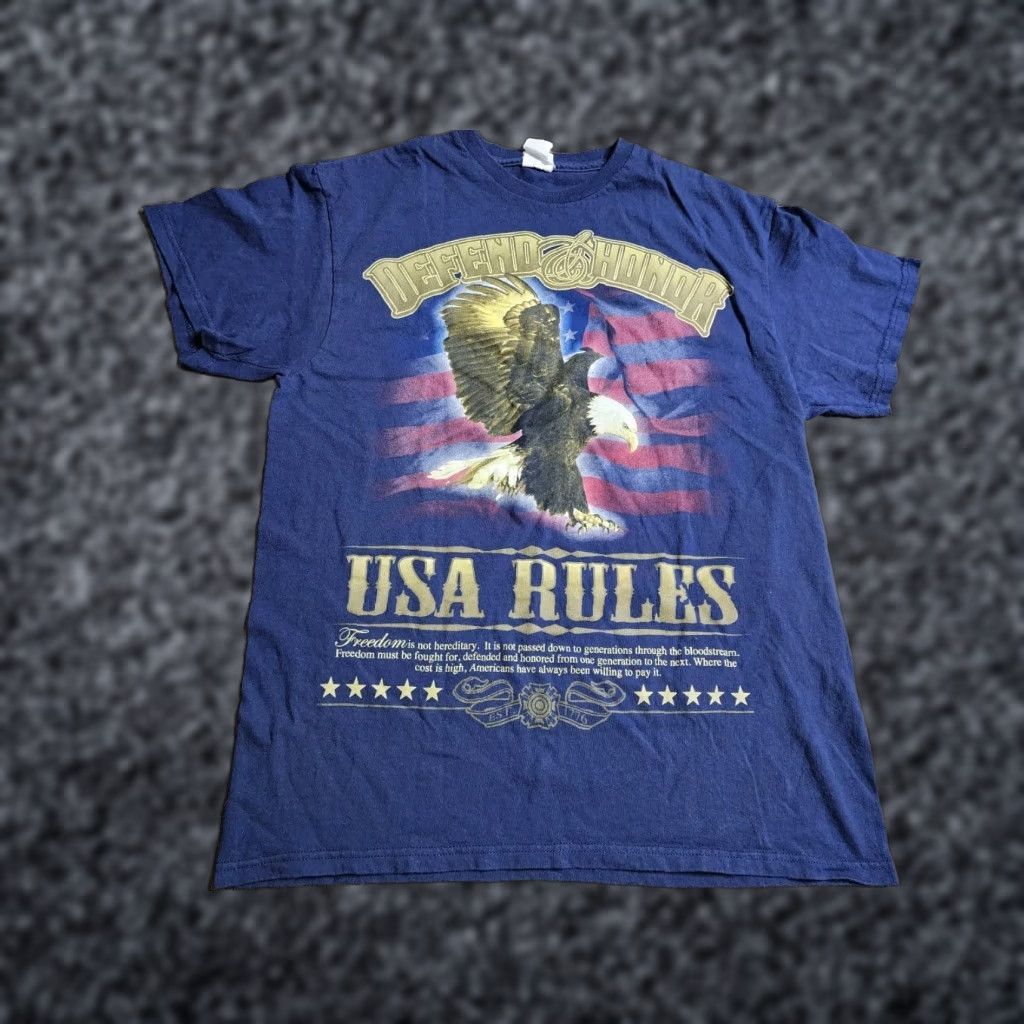 Delta VINTAGE Delta Men's T-Shirt Short Sleeve Crew Neck Blue USA Patriot Bald Eagle American Flag 90s Mens Size US L / EU 52-54 / 3 - 1 Thumbnail