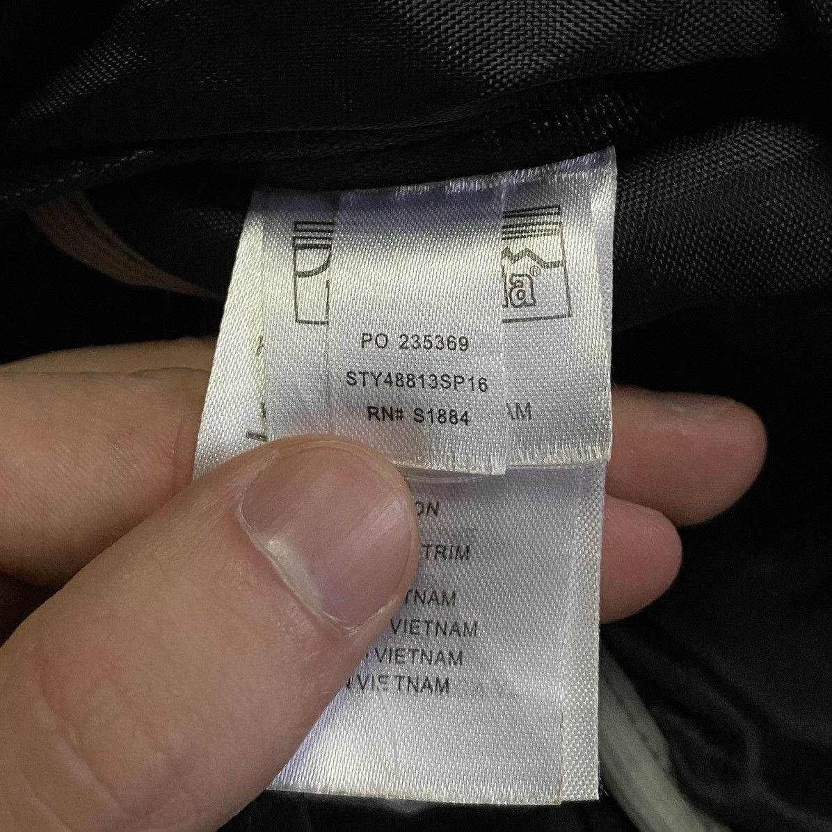 Patagonia Atom 8 L Slim Bag Patagonia Outdoor Black Unisex Vintage Bag Size ONE SIZE - 3 Thumbnail