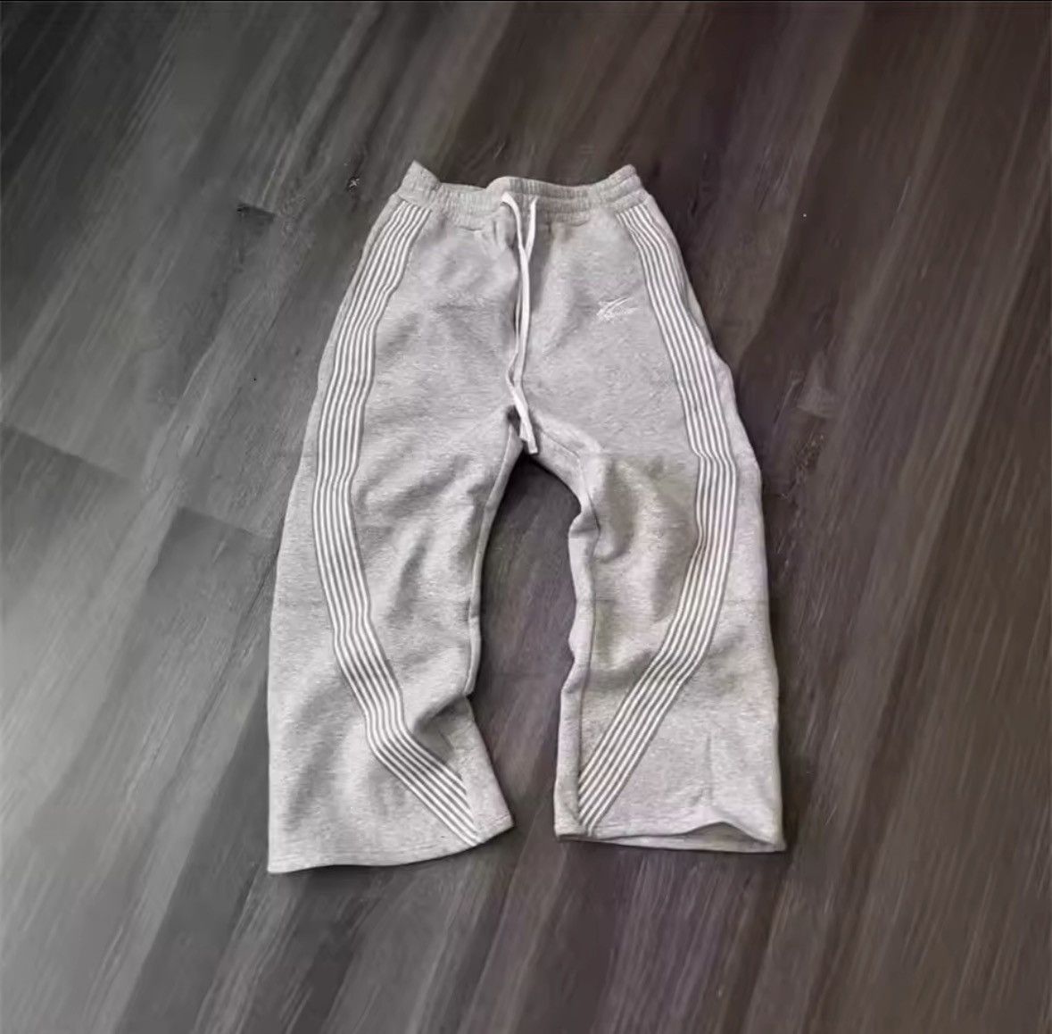 Reebok Grey reebok sweats Size US 43 - 1 Thumbnail