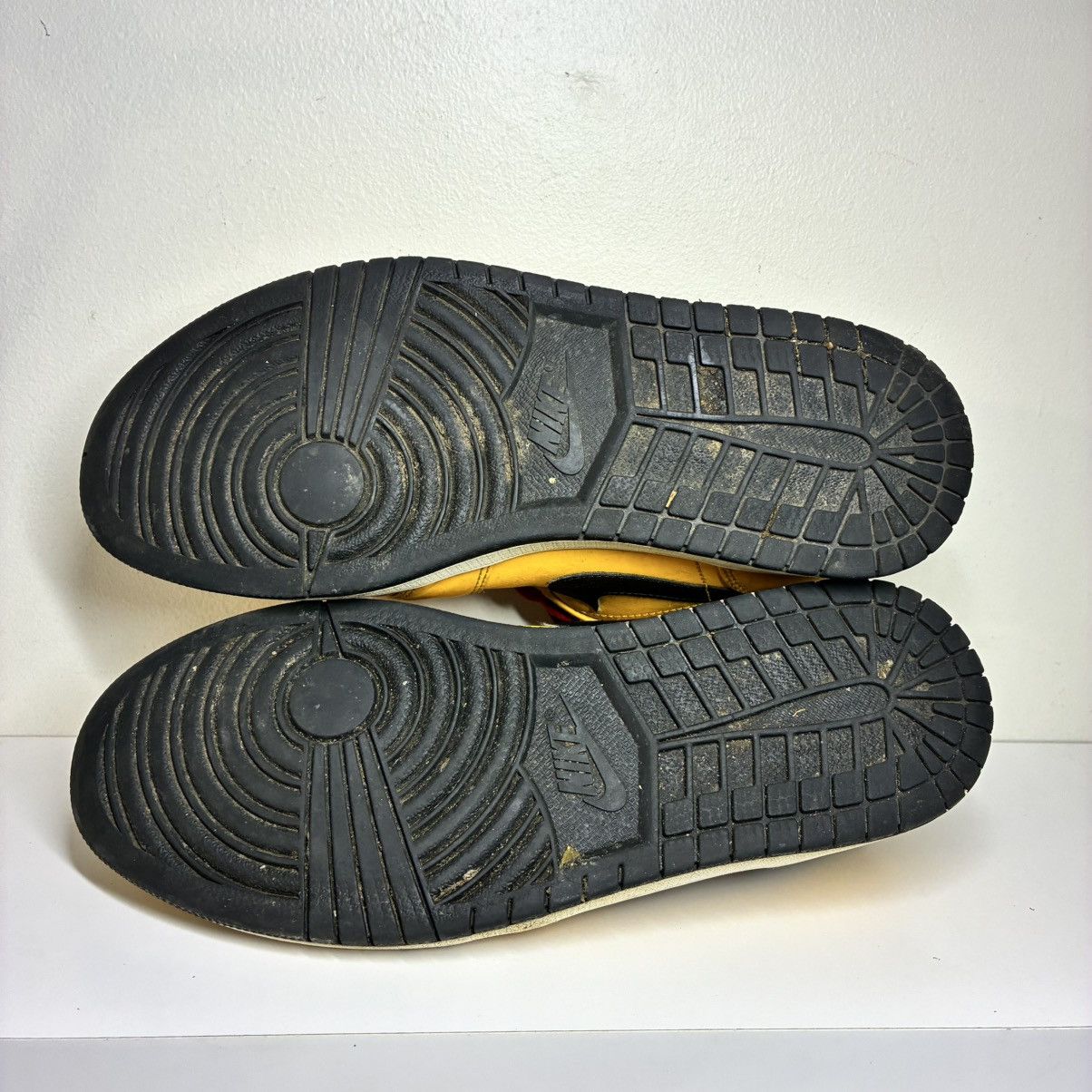 Jordan Brand Men's Size 10.5 Nike Air Jordan 1 Low University Gold Black Size US 10.5 / EU 43-44 - 9 Thumbnail