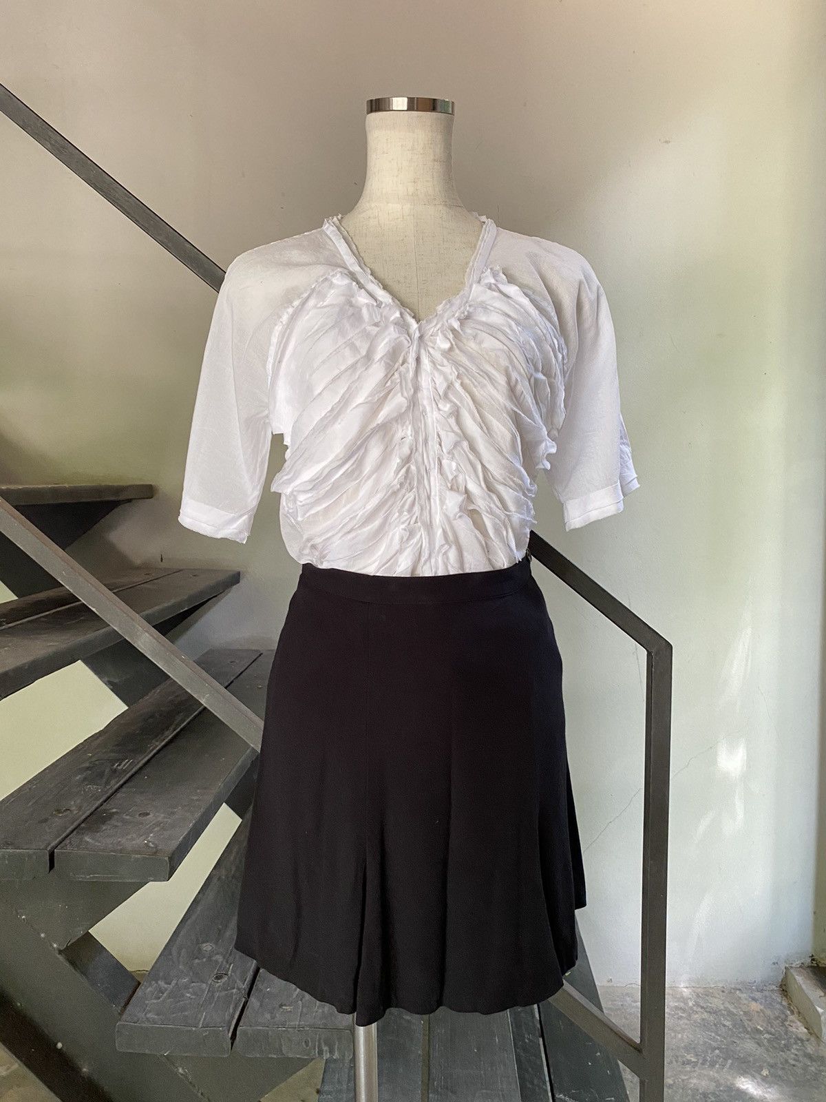 Zucca ZUCCA White pleated V-neck shirt Size M / US 6-8 / IT 42-44 - 23 Thumbnail