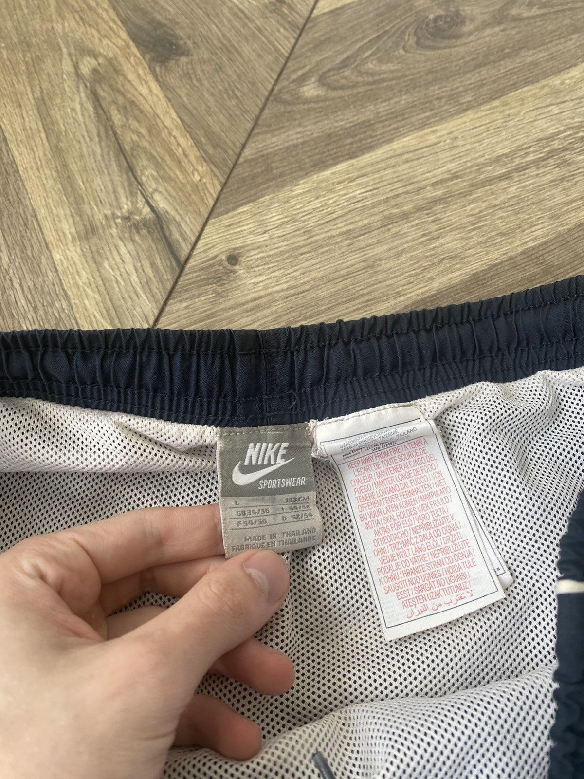 Nike Vintage Nike Shorts 90 s style Size US 33 - 6 Thumbnail