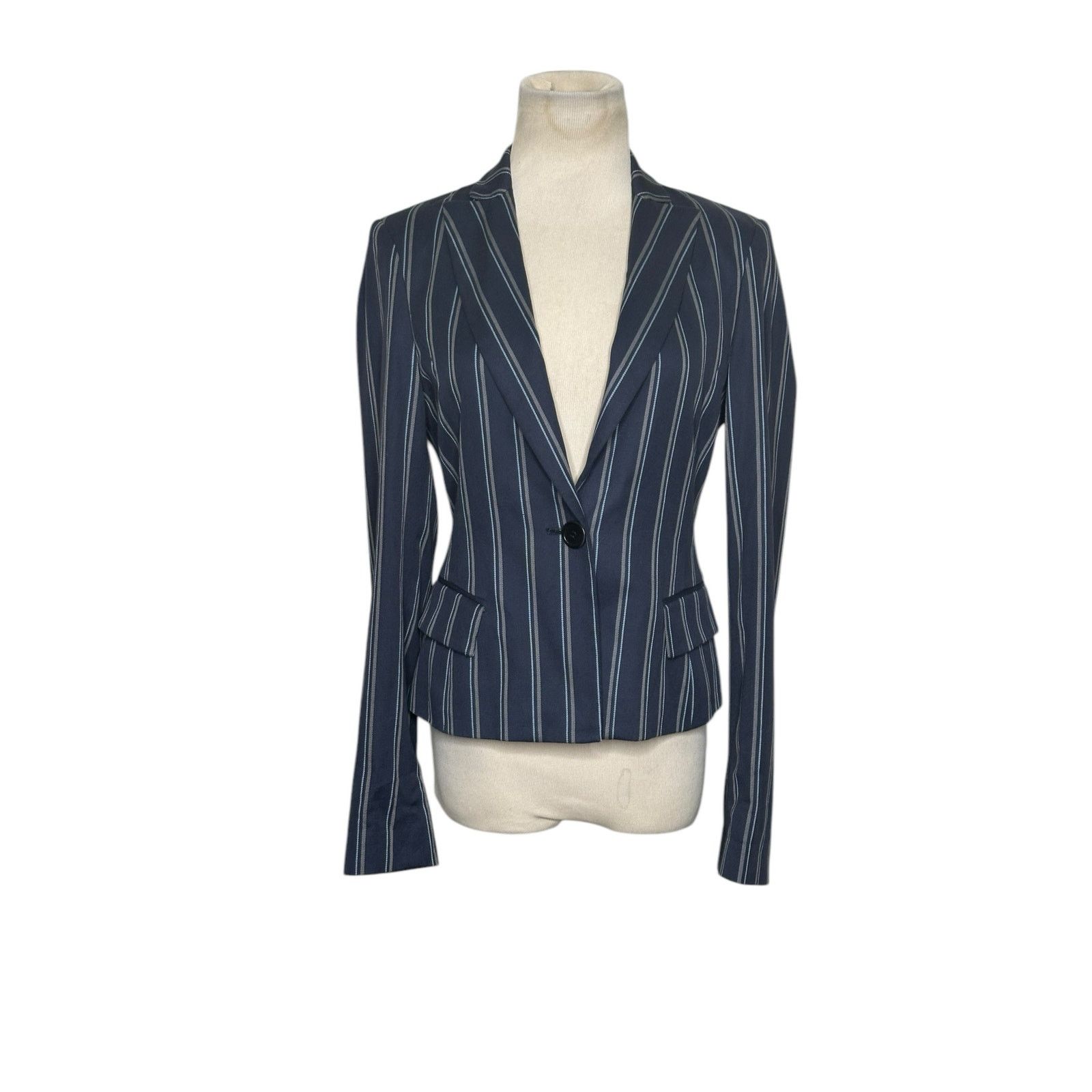 Bcbgmaxazria BCBGMaxAzria pinstripes long sleeves blazer size XS Size XS / US 0-2 / IT 36-38 - 15 Thumbnail