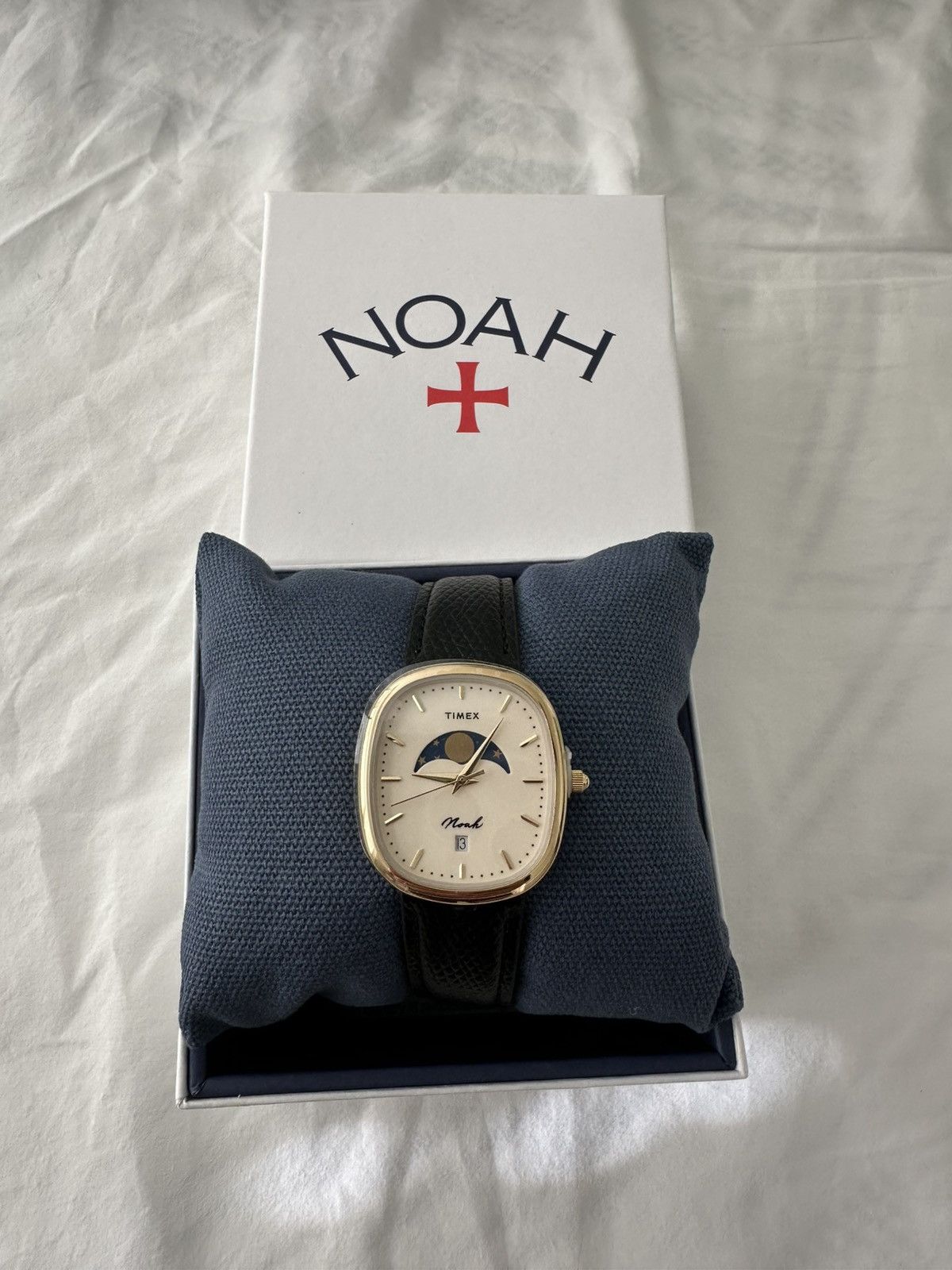 Noah × Timex Noah X Timex Oval Moon Phase Watch Size ONE SIZE - 1 Thumbnail
