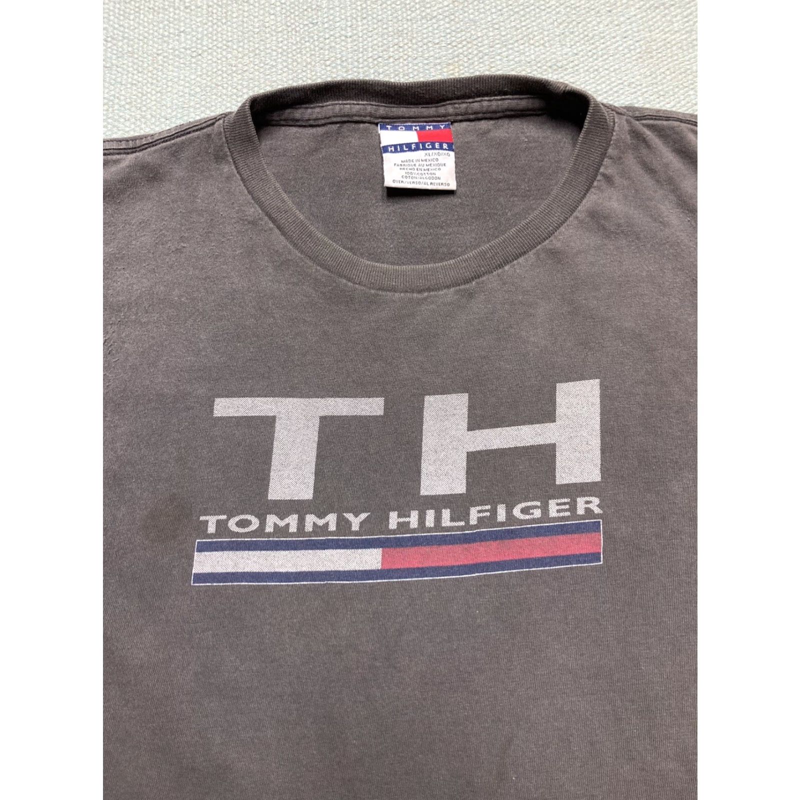 Tommy Hilfiger VINTAGE Tommy Hilfiger T-Shirt Men XL 100% Cotton Gray/Black Faded Size US XL / EU 56 / 4 - 2 Thumbnail