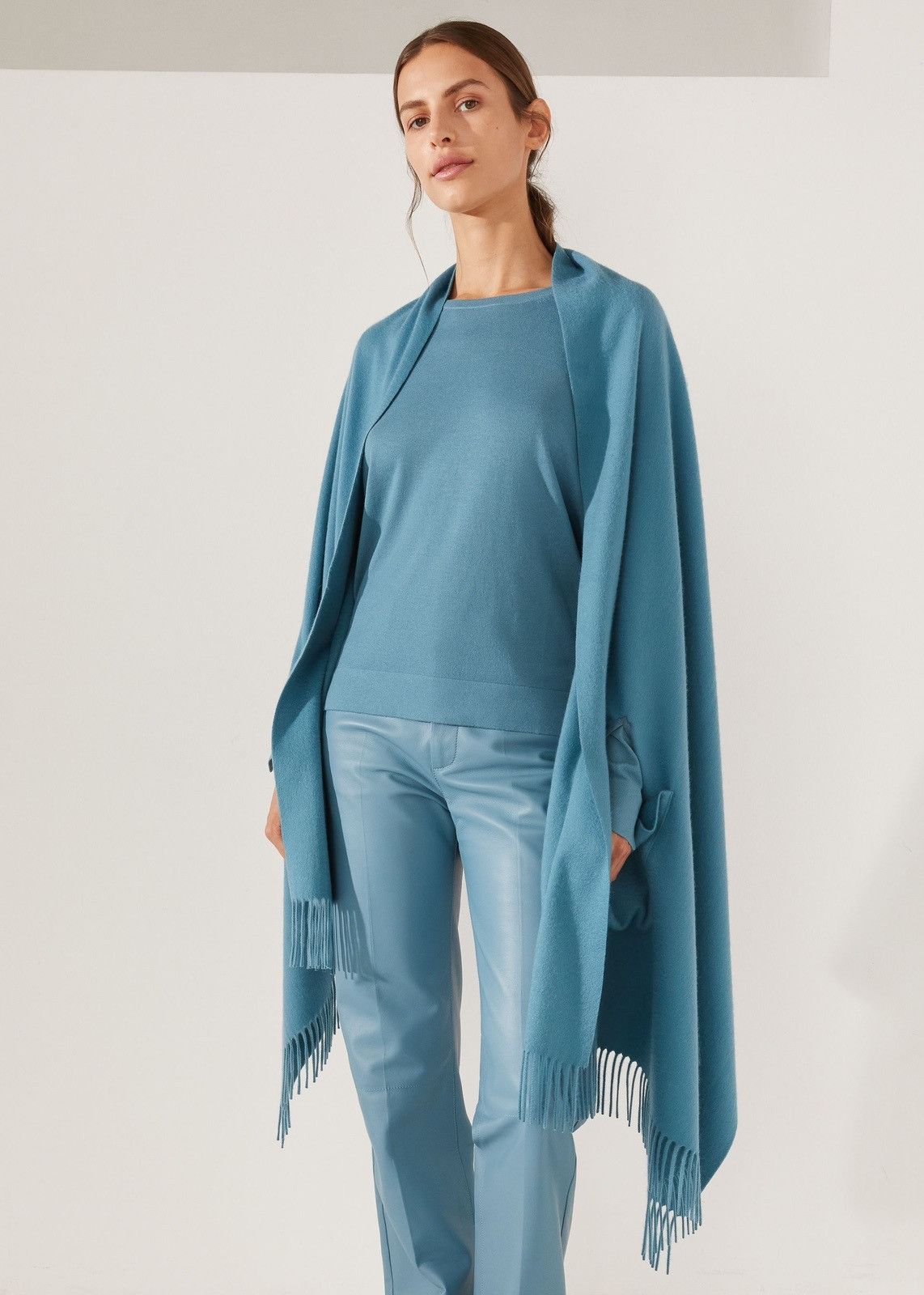 Loro Piana o1srvl11e0824 Size: OS / Opera De Nice Stole in Blue Size ONE SIZE - 2 Thumbnail
