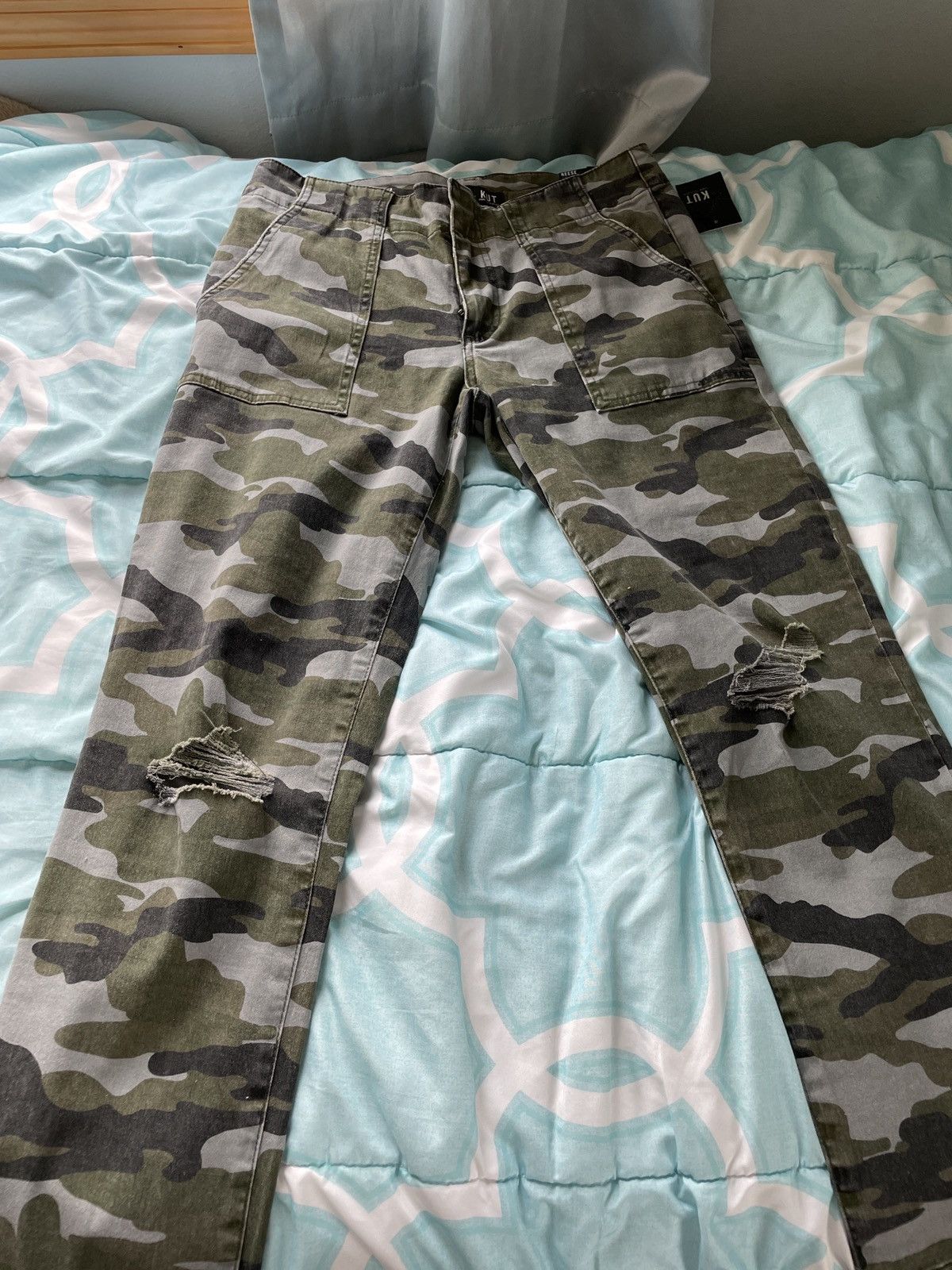 Other Kut Distressed Camo Pants w Zipper Leg Opening Size 28" / US 6 / IT 42 - 1 Thumbnail
