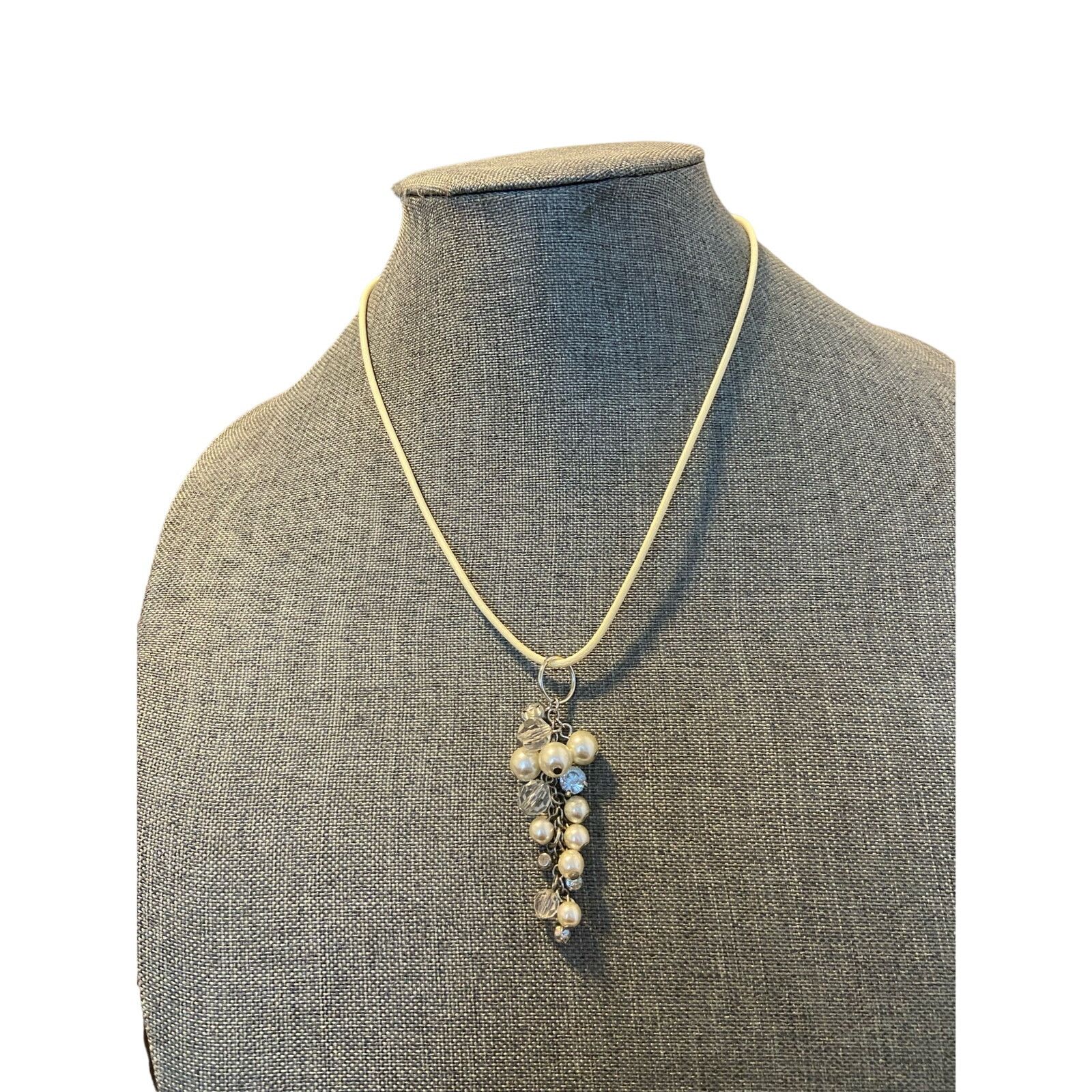 Handmade Upcycled faux pearl cluster necklace Size ONE SIZE - 1 Thumbnail