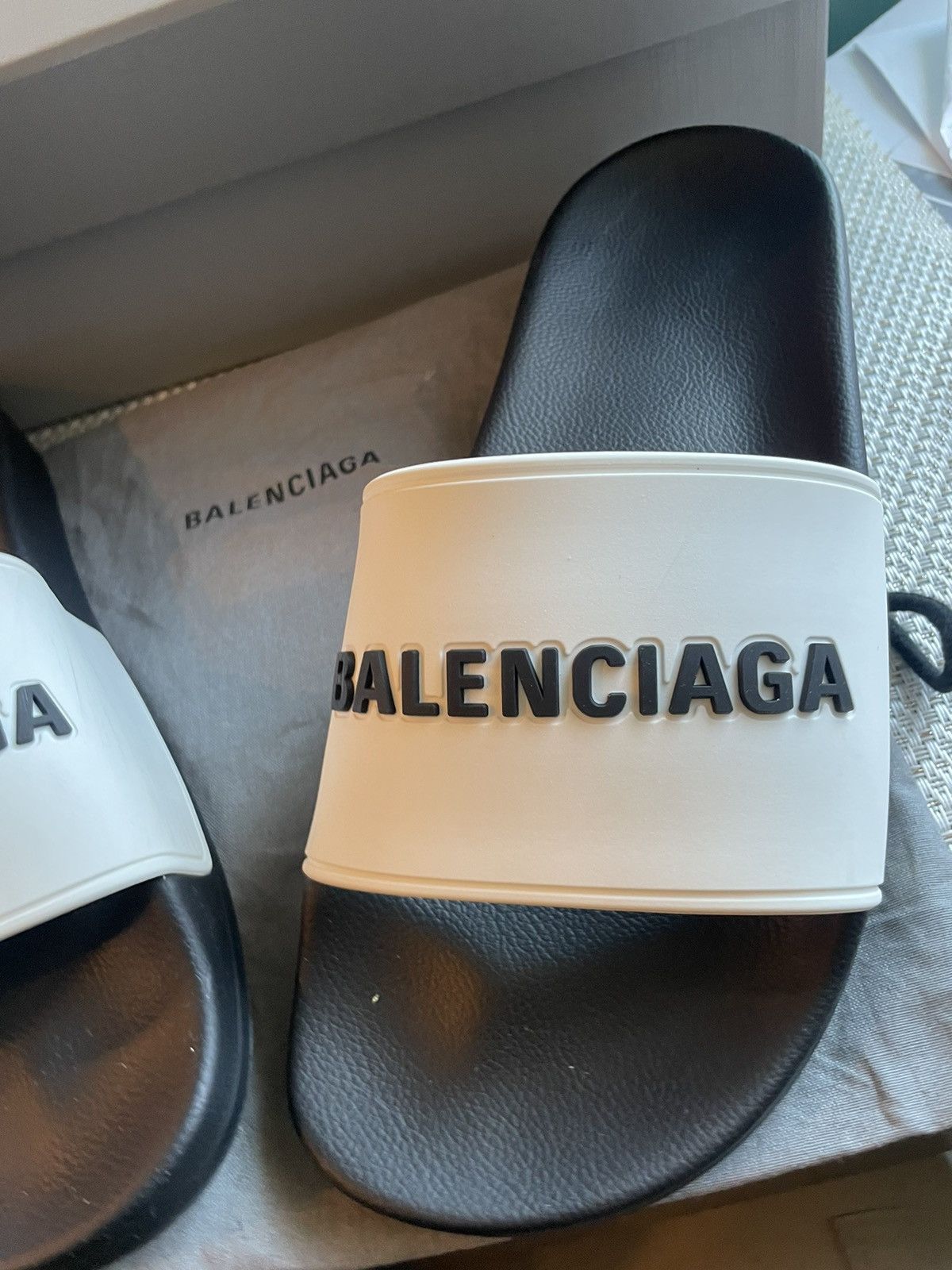 Balenciaga Balenciaga pool slides-unisex white/black pre-owned Size US 9 / IT 39 - 3 Thumbnail
