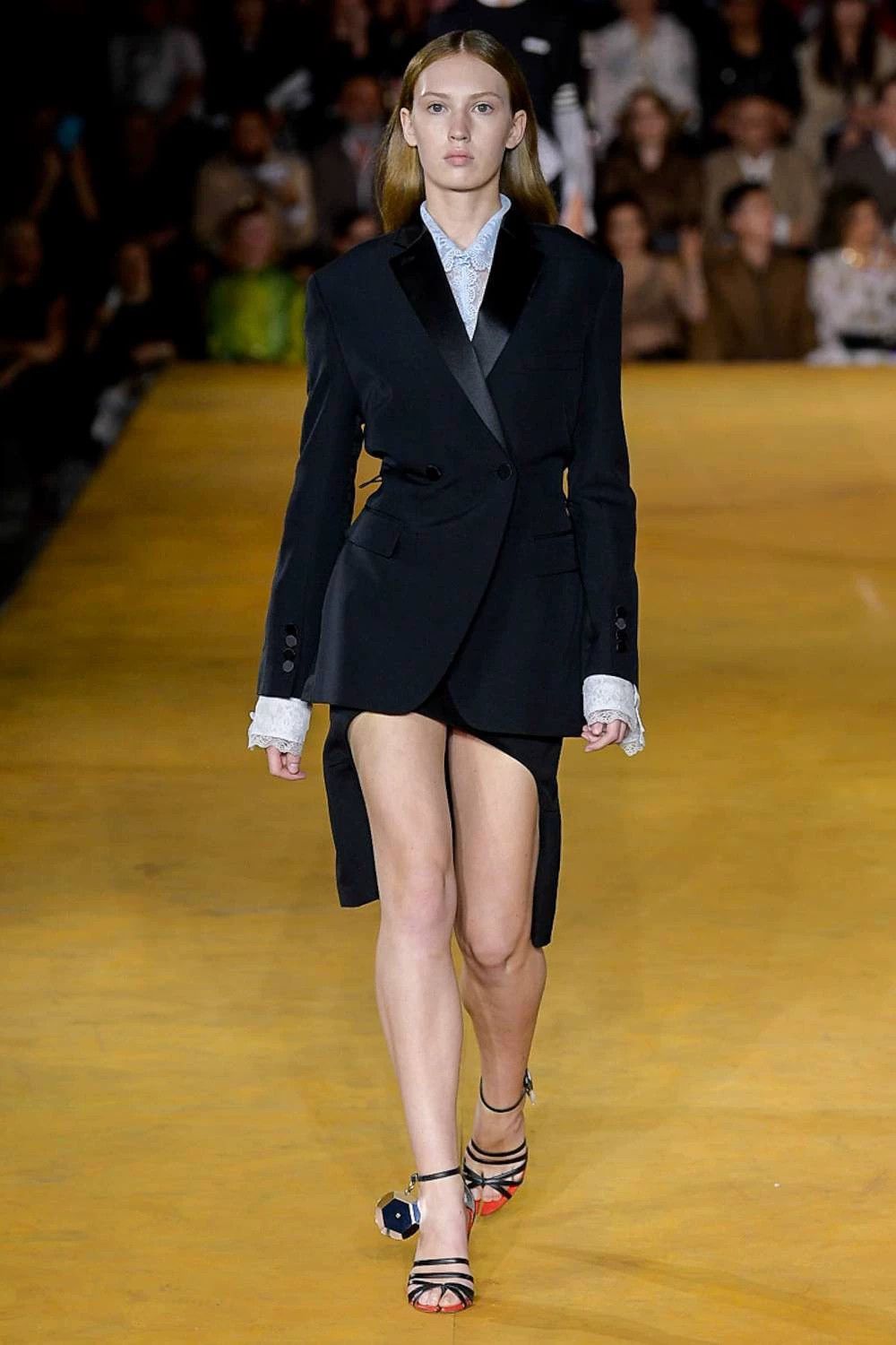 Burberry Burberry Runway Wool Pencil Skirt 38 Back Slit Front Cutout Size 27" / US 4 / IT 40 - 1 Thumbnail