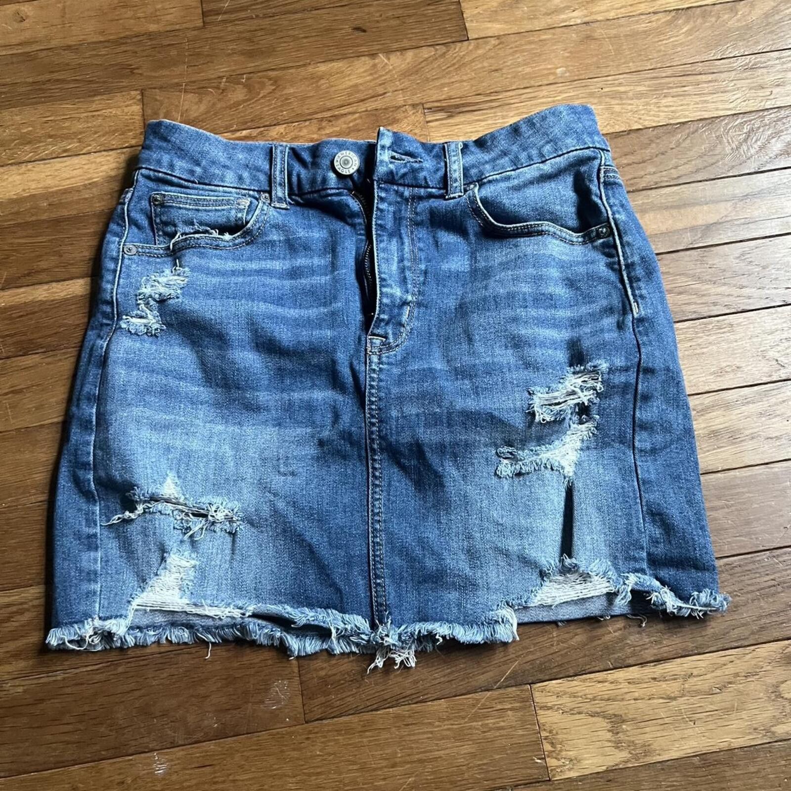 American Eagle Outfitters American Eagle Outfitters Jean Skirt Distressed Blue Jean Size 32" / US 10 / IT 46 - 2 Thumbnail