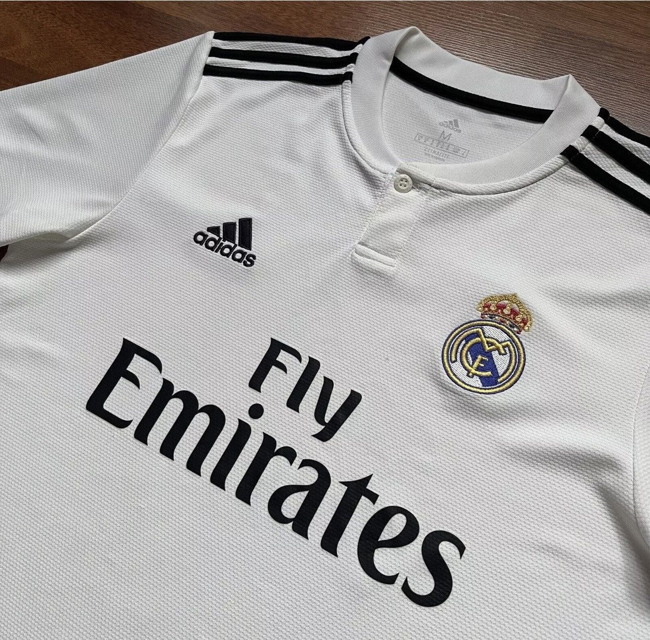 Adidas REAL MADRID ADIDAS 2018/2019 FOOTBALL HOME JERSEY #10 MODRIC Size US M / EU 48-50 / 2 - 4 Thumbnail