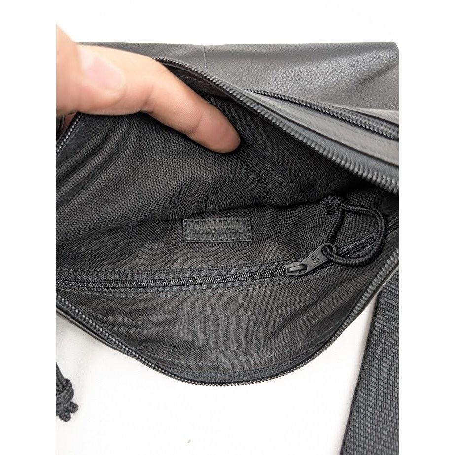 Balenciaga o1rshd1 Size: OS / Calf Grained Explore Crossbody Flat Pouch Size ONE SIZE - 14 Thumbnail