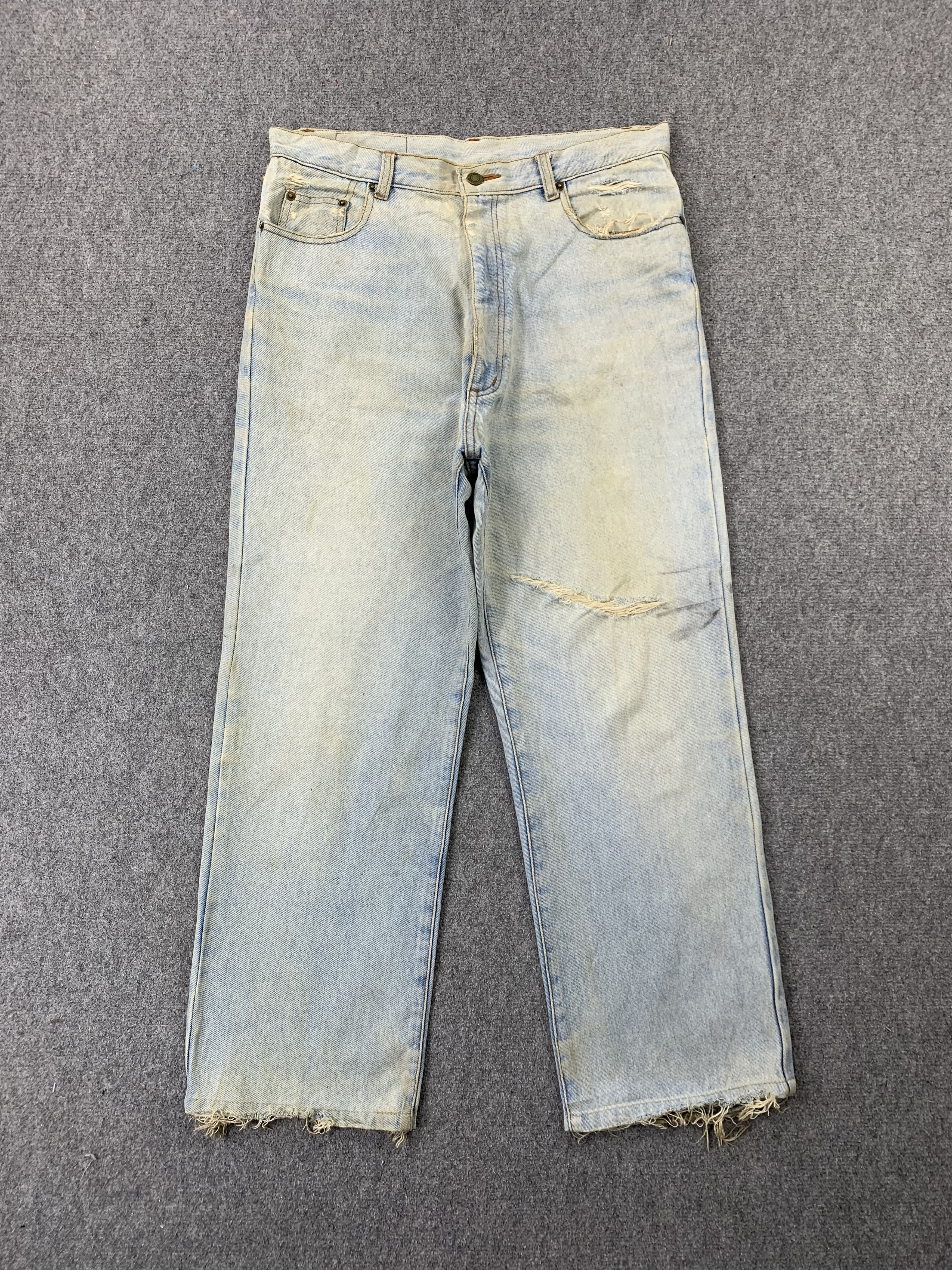 image of Vintage Light Wash Jeans in Blue Denim, Men's (Size 33)