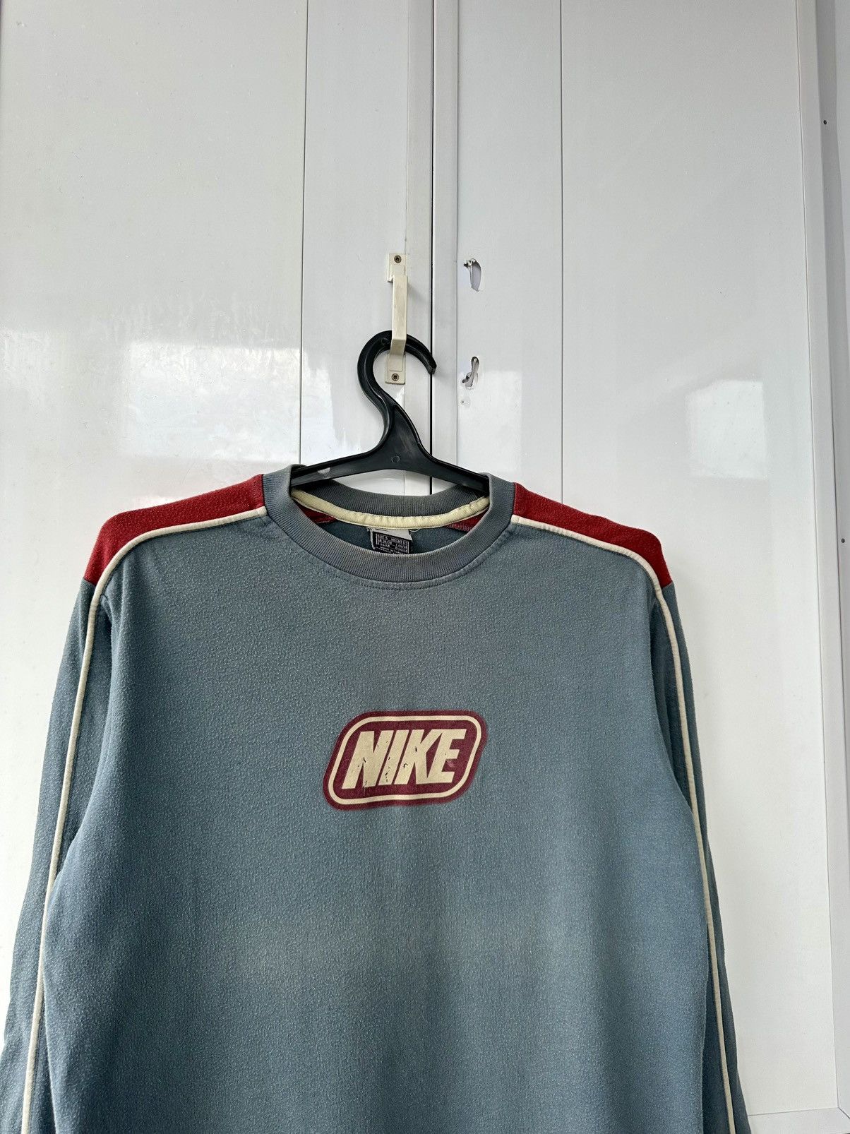 Nike Vintage Nike Distressed Sweatshirt Big Red Logo Size US M / EU 48-50 / 2 - 5 Thumbnail