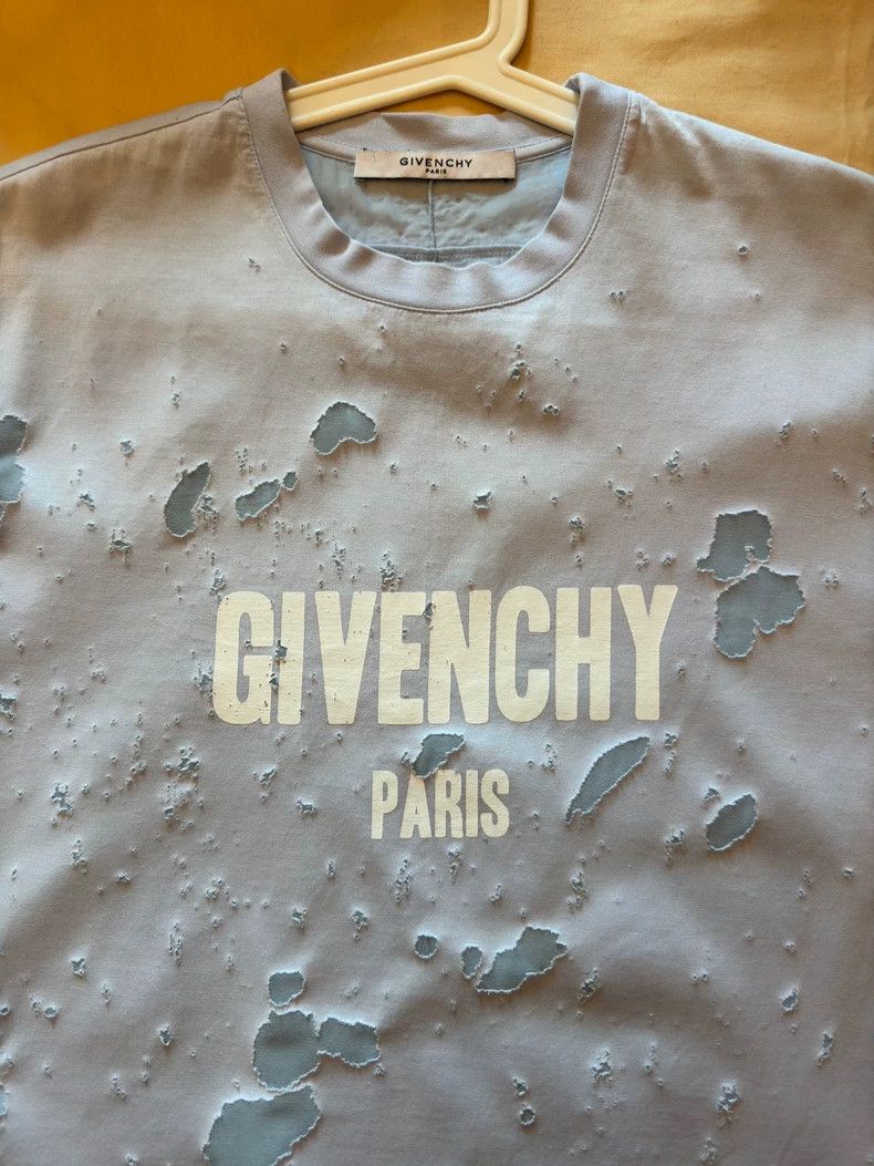 Givenchy Givenchy Sky Blue Light Blue Hole Logo Short Sleeve Size US XXS / EU 40 - 2 Thumbnail
