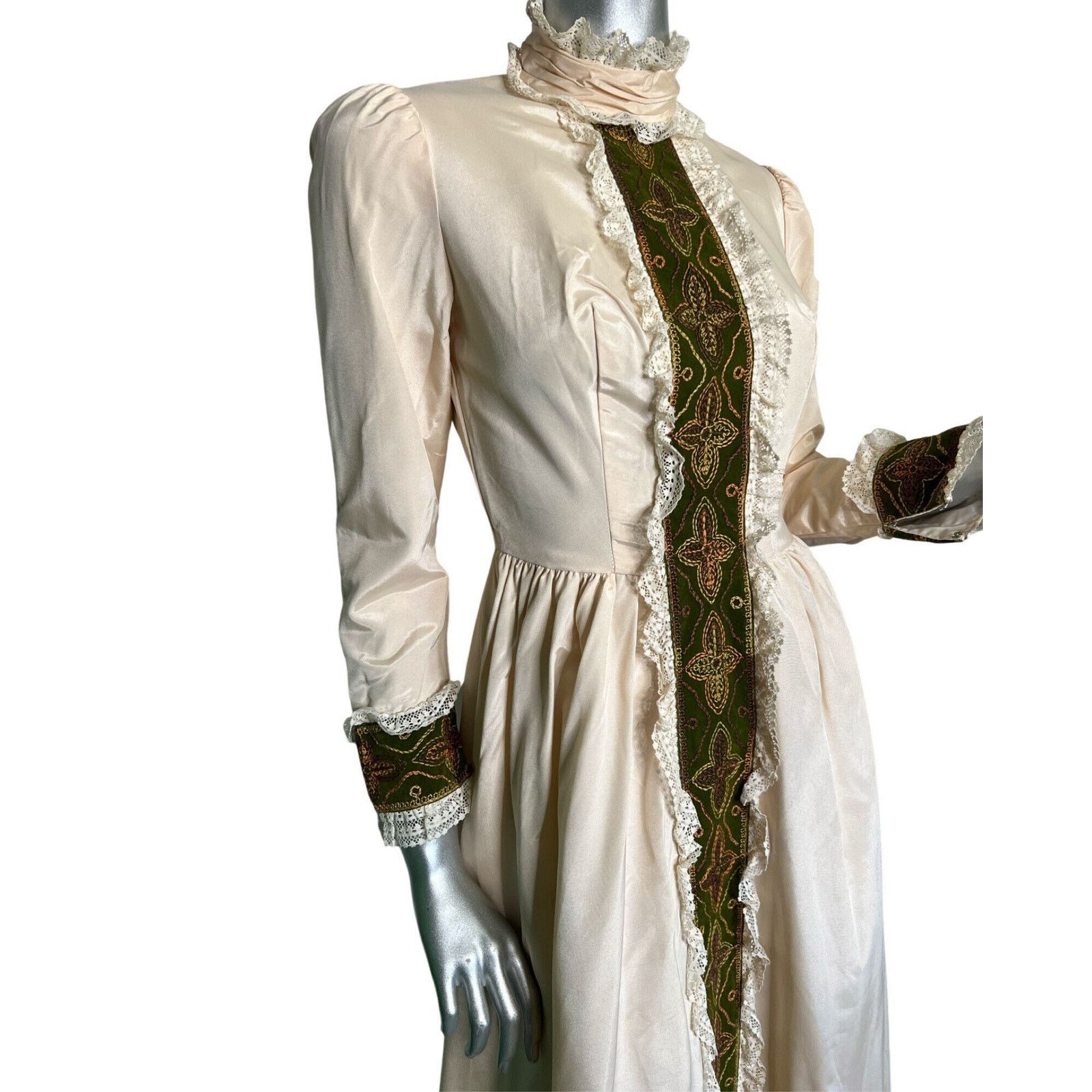 Vintage Vintage 1970s Victorian Emma Domb Cream Maxi Dress Size 5 Size S / US 4 / IT 40 - 7 Thumbnail