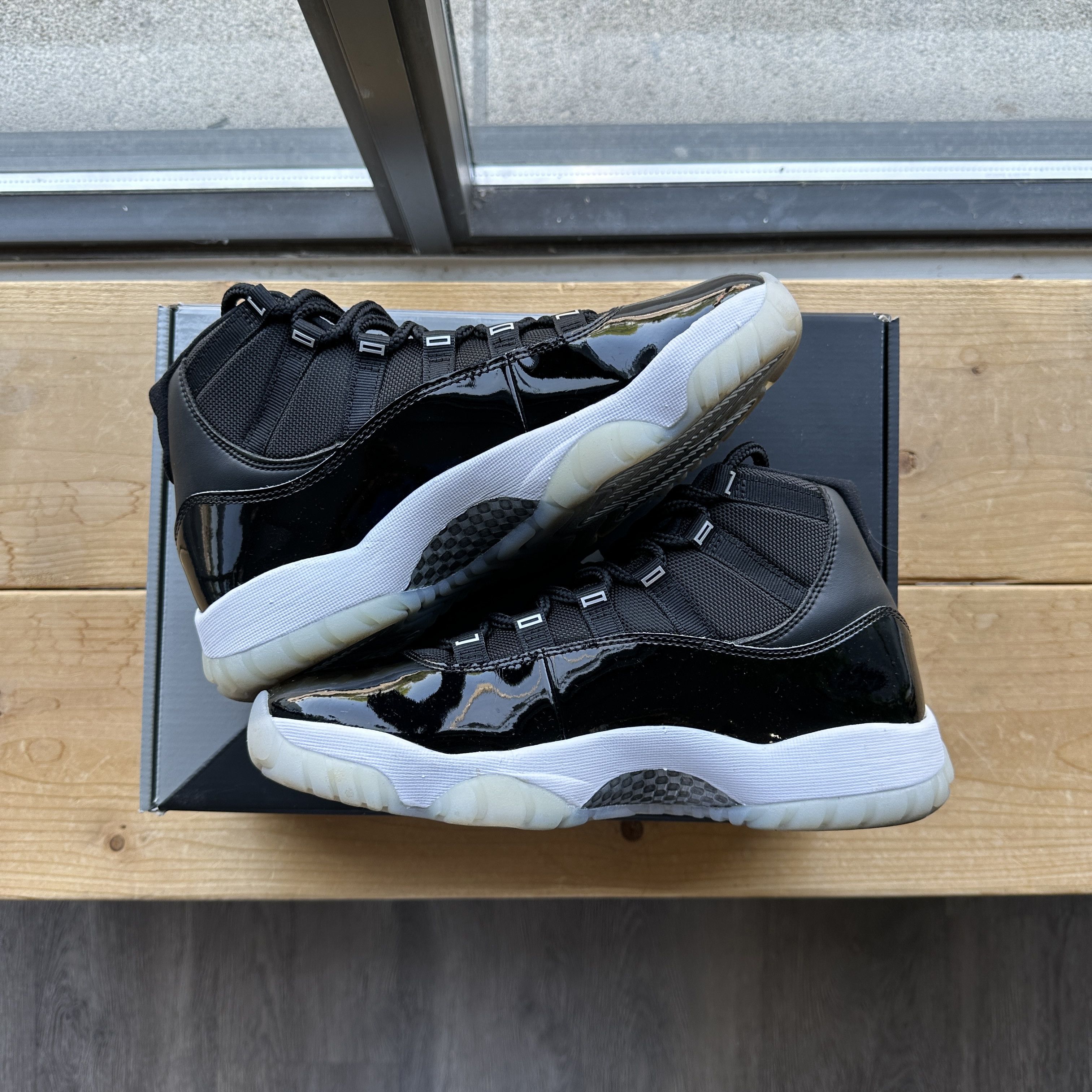 Jordan Brand Air Jordan 11 "Jubilee" Size US 8 / EU 41 - 6 Thumbnail