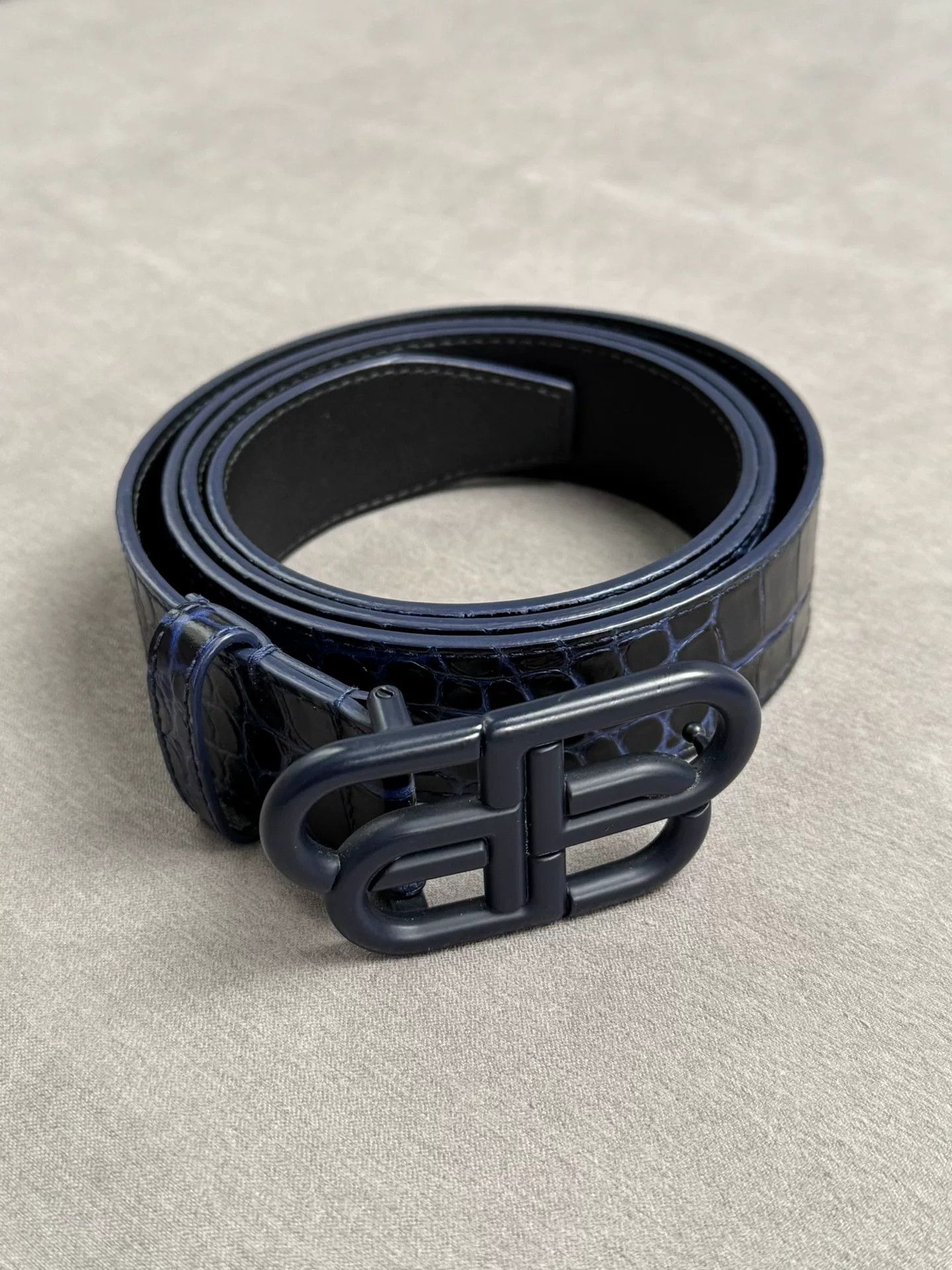 Balenciaga Balenciaga Crocodile Pattern Belt Second Hand Size ONE SIZE - 1 Thumbnail