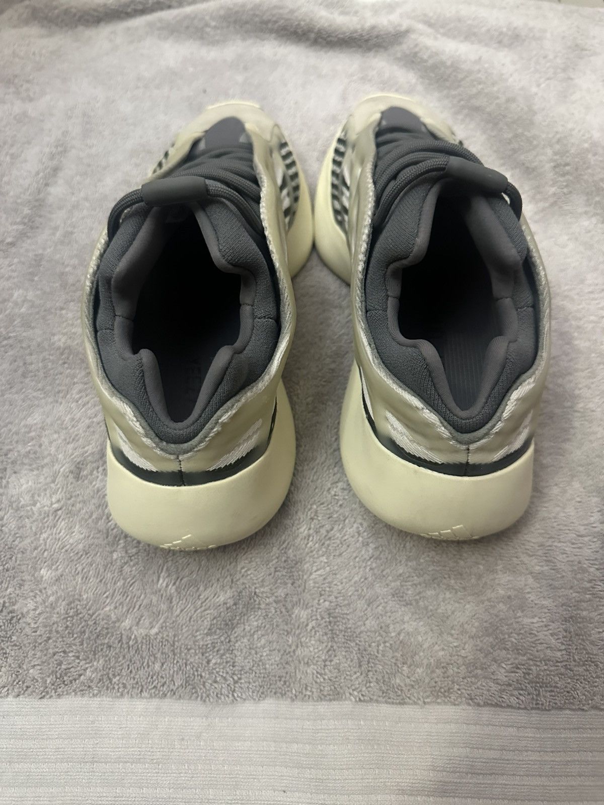 Yeezy Yeezy 700 V3 'Fade Salt' Size US 10 / EU 43 - 6 Thumbnail