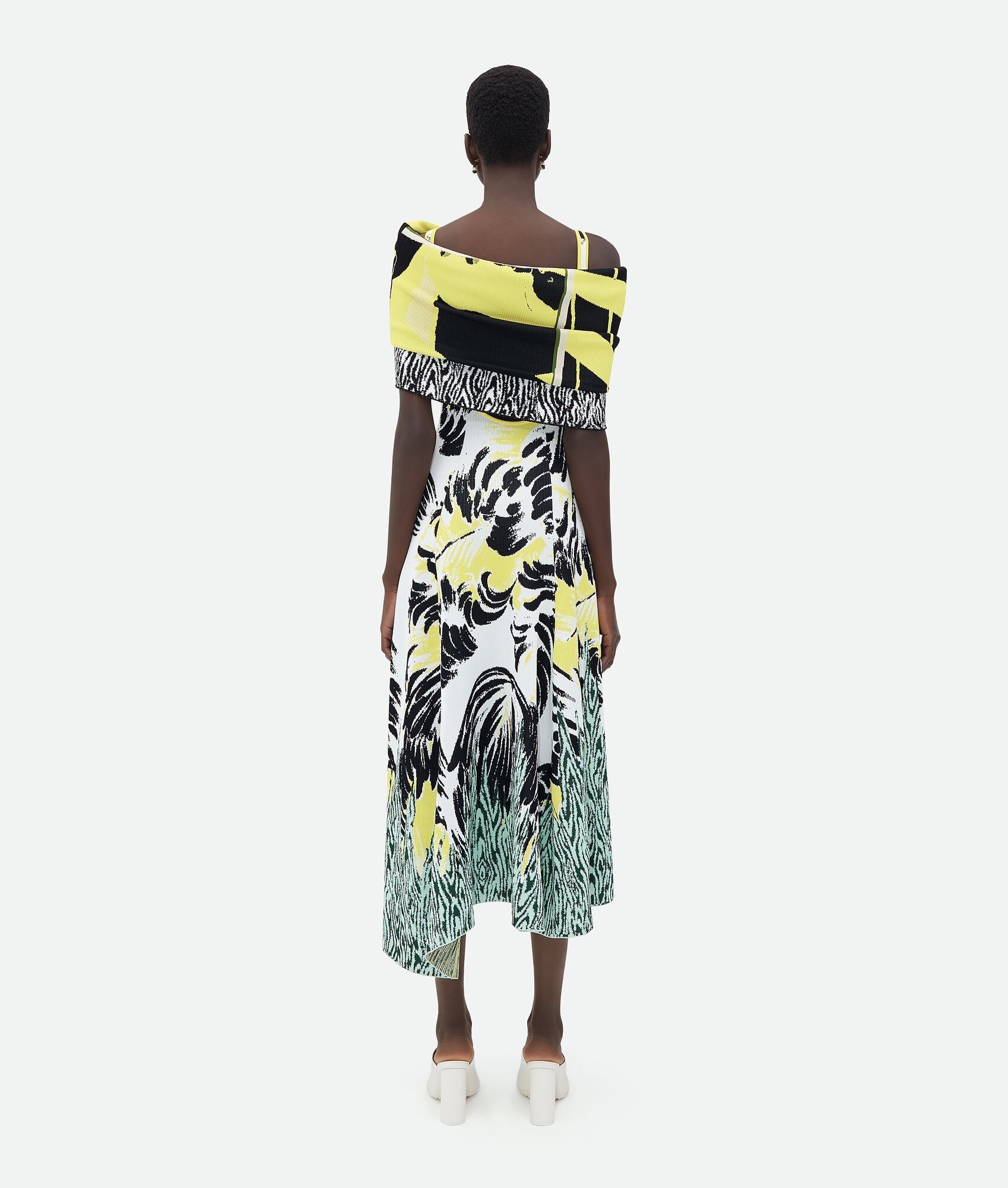 Bottega Veneta o1n1vont0325 Size: OS / Graphic Viscose Jacquard Scarf Size ONE SIZE - 3 Thumbnail
