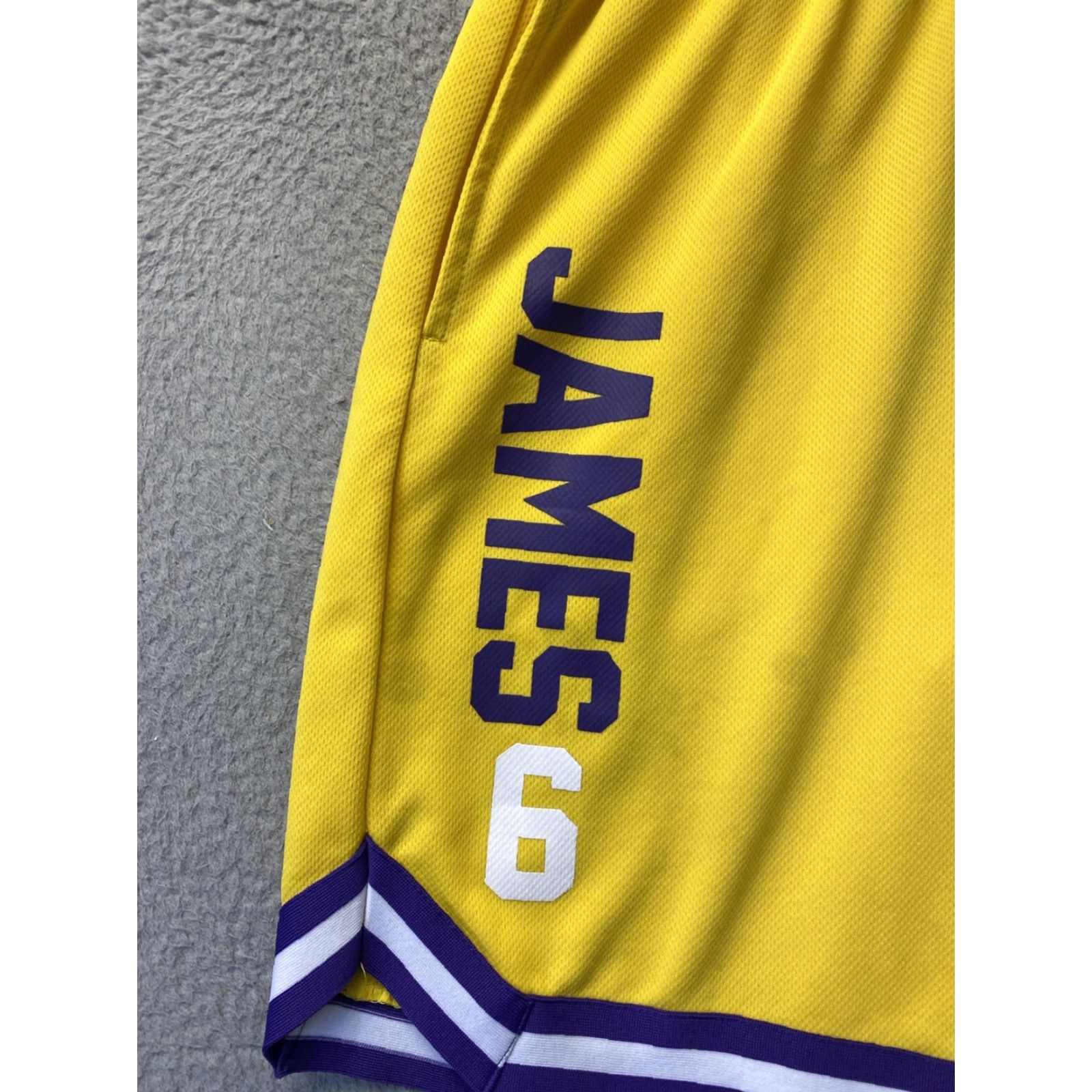 NBA NBA LA Lakers LeBron James Basketball Shorts Men's Medium Yellow 9in Inseam Size US 31 - 3 Thumbnail
