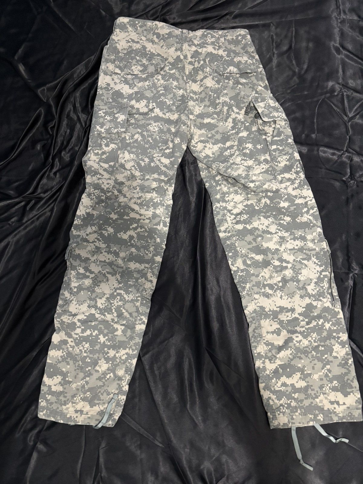 Vintage simple camo cargo pants Size US 33 - 2 Thumbnail