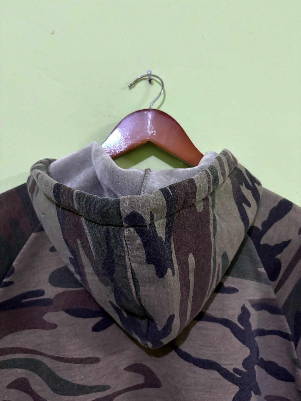 Carhartt VTG 90's Carhartt Camouflage Sweater Small Logo Design Size US L / EU 52-54 / 3 - 14 Thumbnail