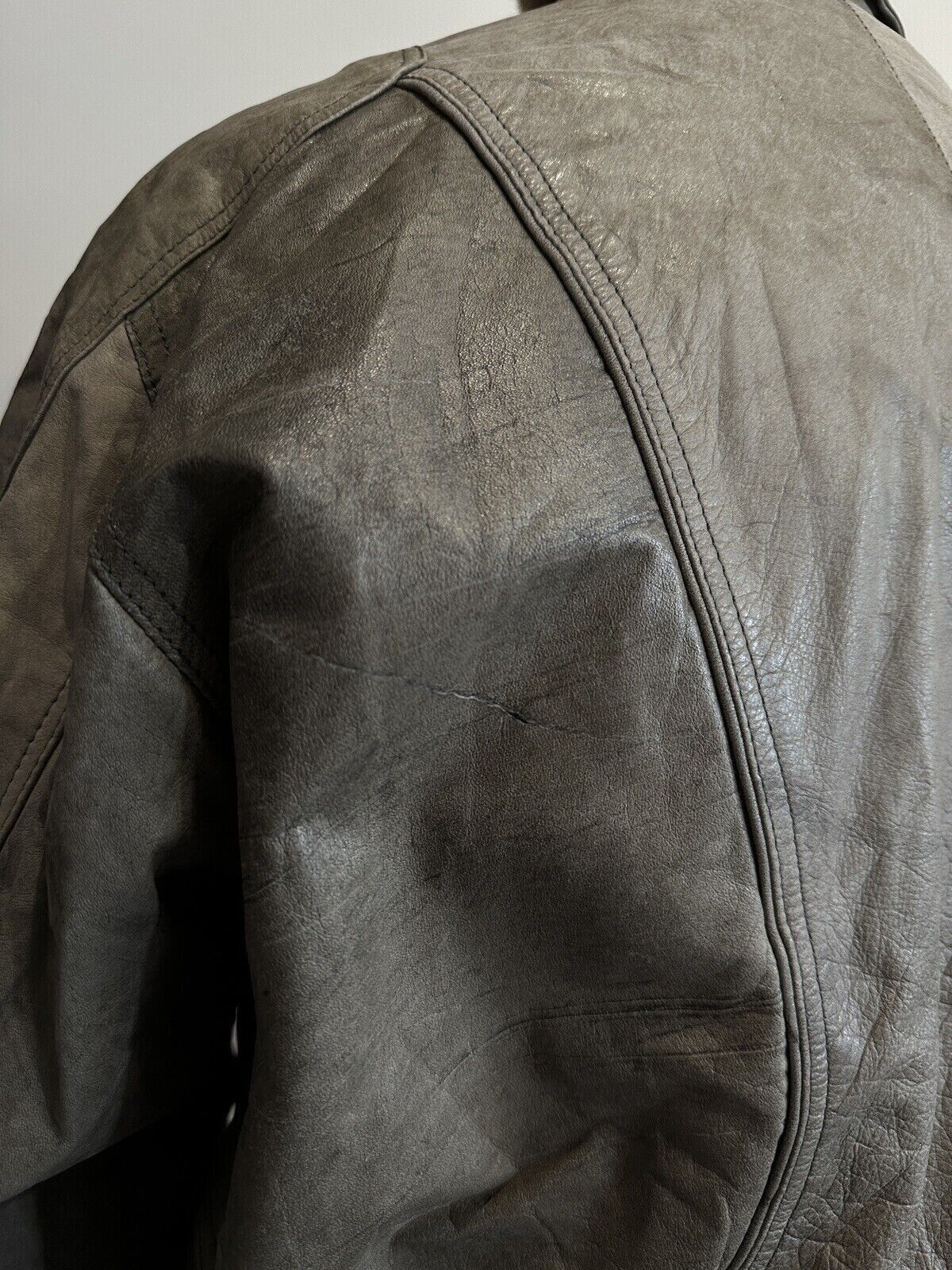 Valentino Vintage Valentino Uomo Distressed Leather Bomber Jacket Men Size US XL / EU 56 / 4 - 7 Thumbnail