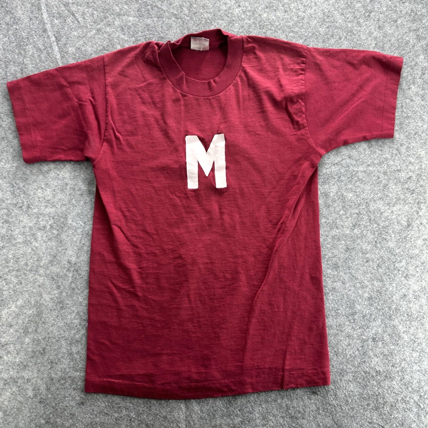 Fruit Of The Loom VINTAGE Fruit of the Loom T-Shirt Men Small Red Workwear Retro 90s Logo Short Sleeve Size US S / EU 44-46 / 1 - 2 Thumbnail