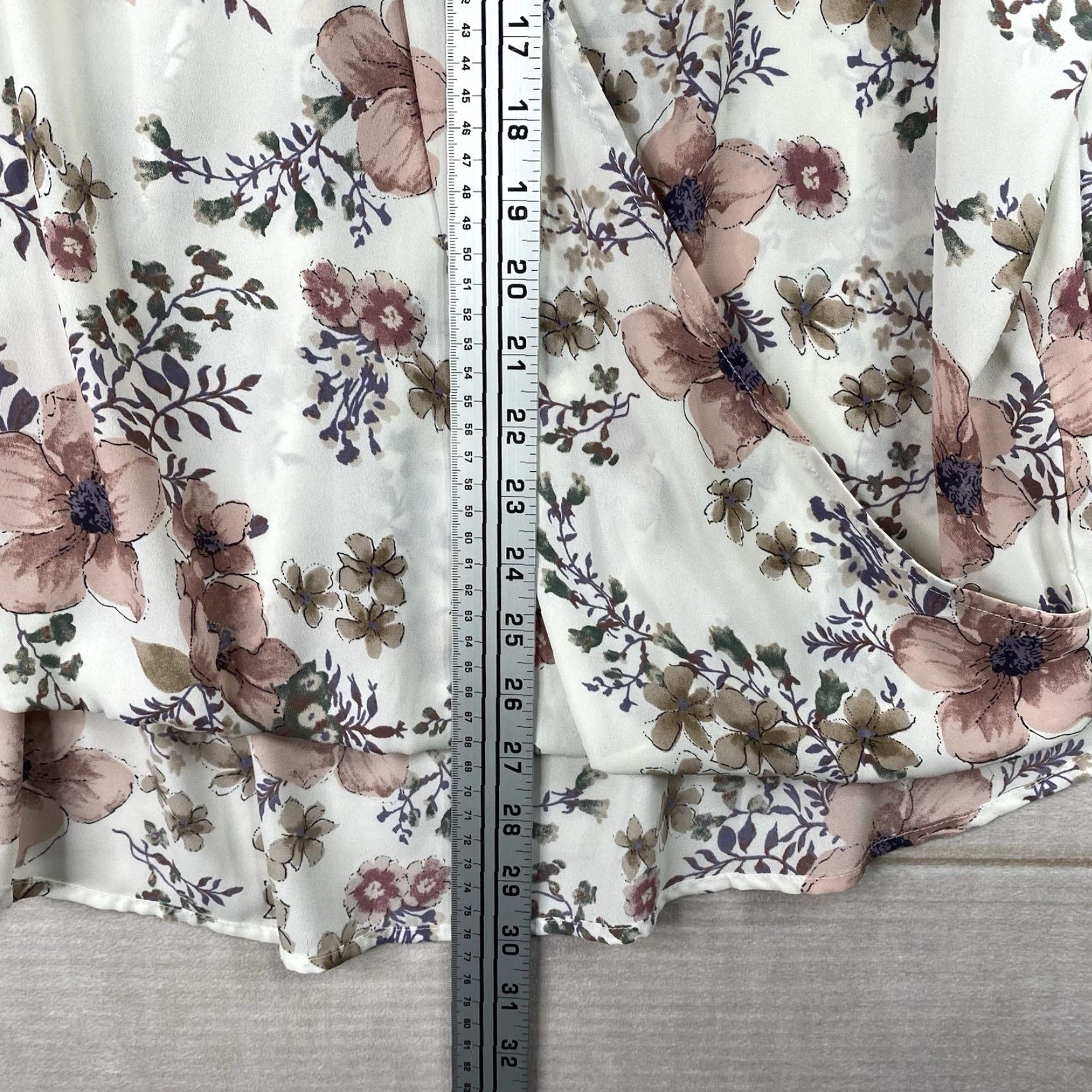 Vintage West Kei Blouse Tunic Womens XXL Floral White V Neck 3/4 Sleeve Knit Polyester Casual Shirt Buttonless Pullover Size XXL / US 16-18 / IT 52-54 - 5 Thumbnail