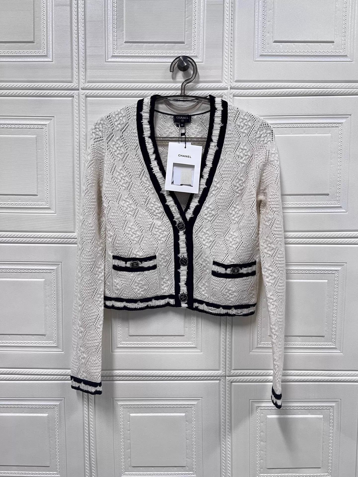 Chanel Chanel Cashmere V-Neck Short Cardigan White Black Trim 34 Size XS / US 0-2 / IT 36-38 - 1 Thumbnail