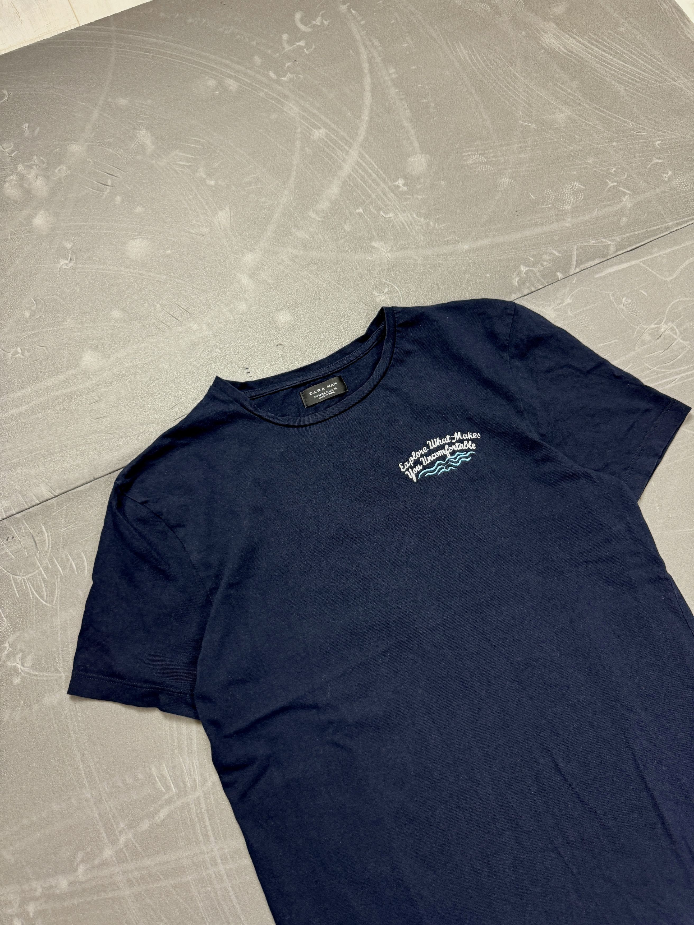 Zara Zara navy T-shirt big embroidered print havaiian y2k Size US S / EU 44-46 / 1 - 3 Thumbnail